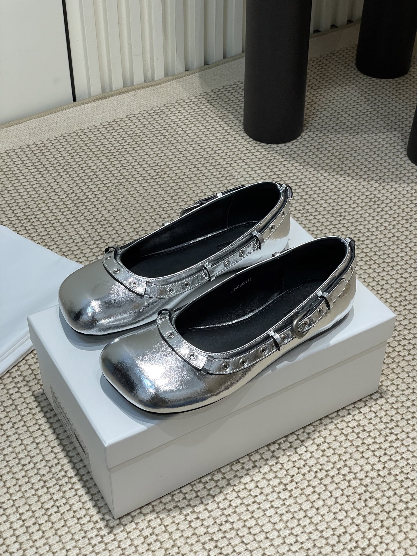 NO:234909,- Untitlab niche designer belts ballerina series 25 spring and summer new punk style flat shoes ballet shoes ballet shoes The toe is designed with irregular square lines. The toe is designed with full space. The shoe buckle is decorated with a belt buckle. It adds a fashionable atmosphere. It is highly versatile and adaptable. Upper: original cowhide inner: sheepskin sole: rubber outsole size 35-40 (40 custom made without return and exchange), ballet shoes, cowhide, sheepskin19860909- Untitlab 小众设计师belts ballerina系列 25春夏新款朋克风平底单鞋 芭蕾舞鞋 鞋头采用不规则方形线条设计.概予脚趾充分空间感.鞋口皮带扣造型装饰.增添时髦气息.百搭适配性极强 鞋面:原版牛皮 内里:绵羊皮 鞋底:橡胶大底 码数35-40(40定做不退换),芭蕾舞鞋,cowhide,sheepskin,Women's Shoes