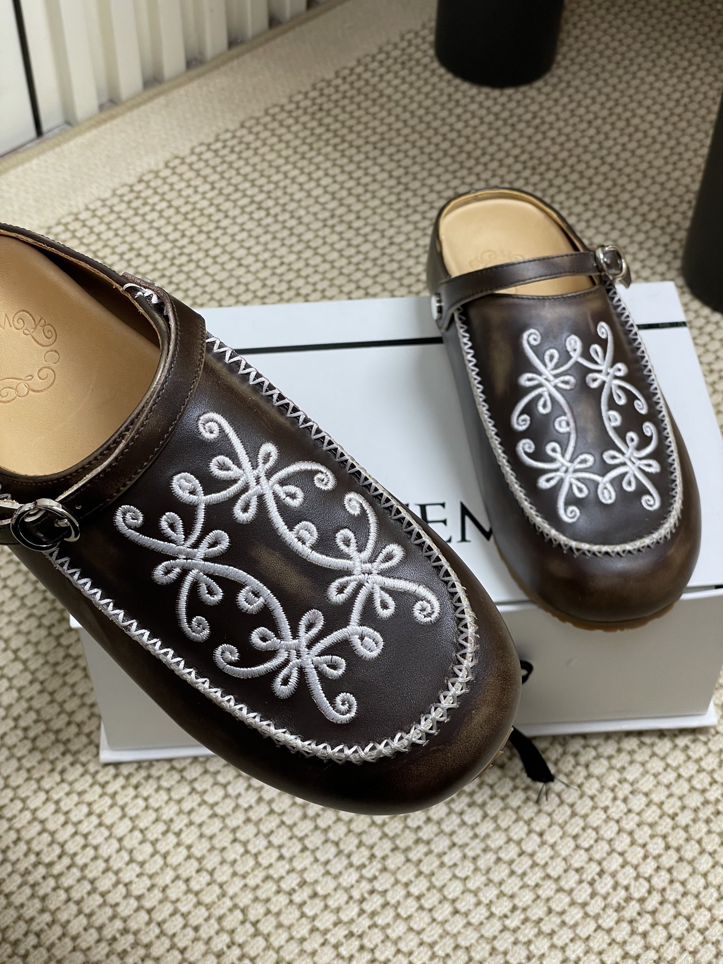 COTEMP Rudeneja Leather Embroidered Clogs - Stylish Mule Slippers 8 i1741992859153 2546 0 6