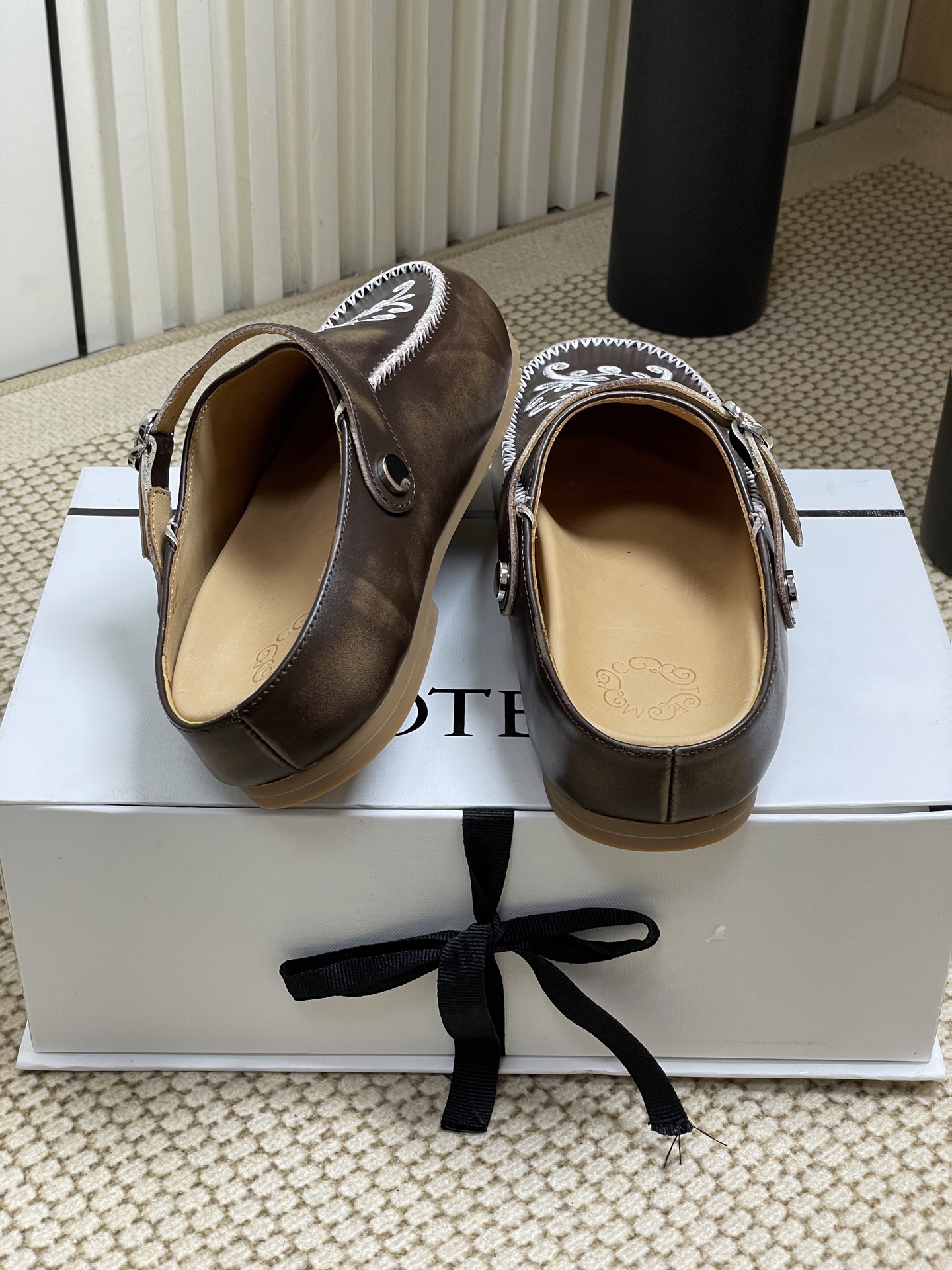 COTEMP Rudeneja Leather Embroidered Clogs - Stylish Mule Slippers 9 i1741992861081 9371 0 7
