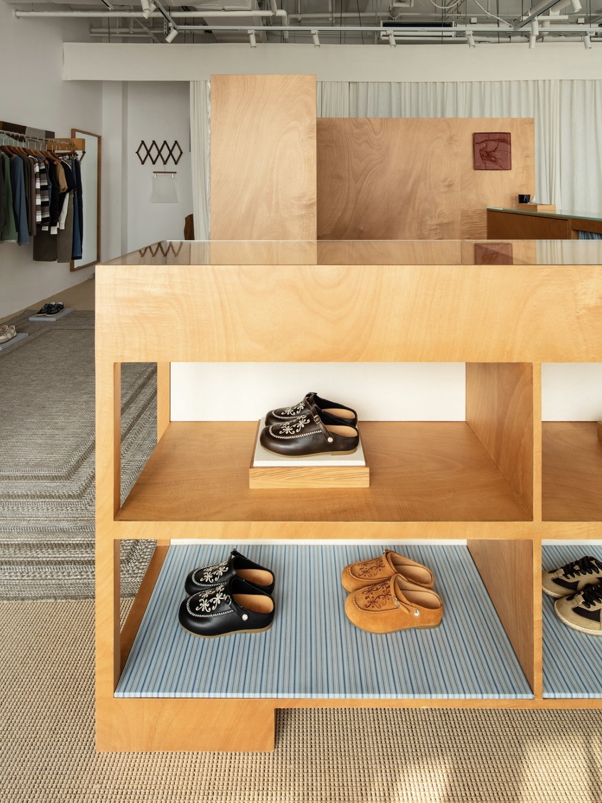 NO:232181,A bit of a medieval flavor, high-end niche, easy to match, shoes with tone can change the entire dressing style, half-drag19860909有点中古的味道 高级小众 很好搭 有调性的鞋子可以改变整个穿衣风格,半拖,Women's Shoes