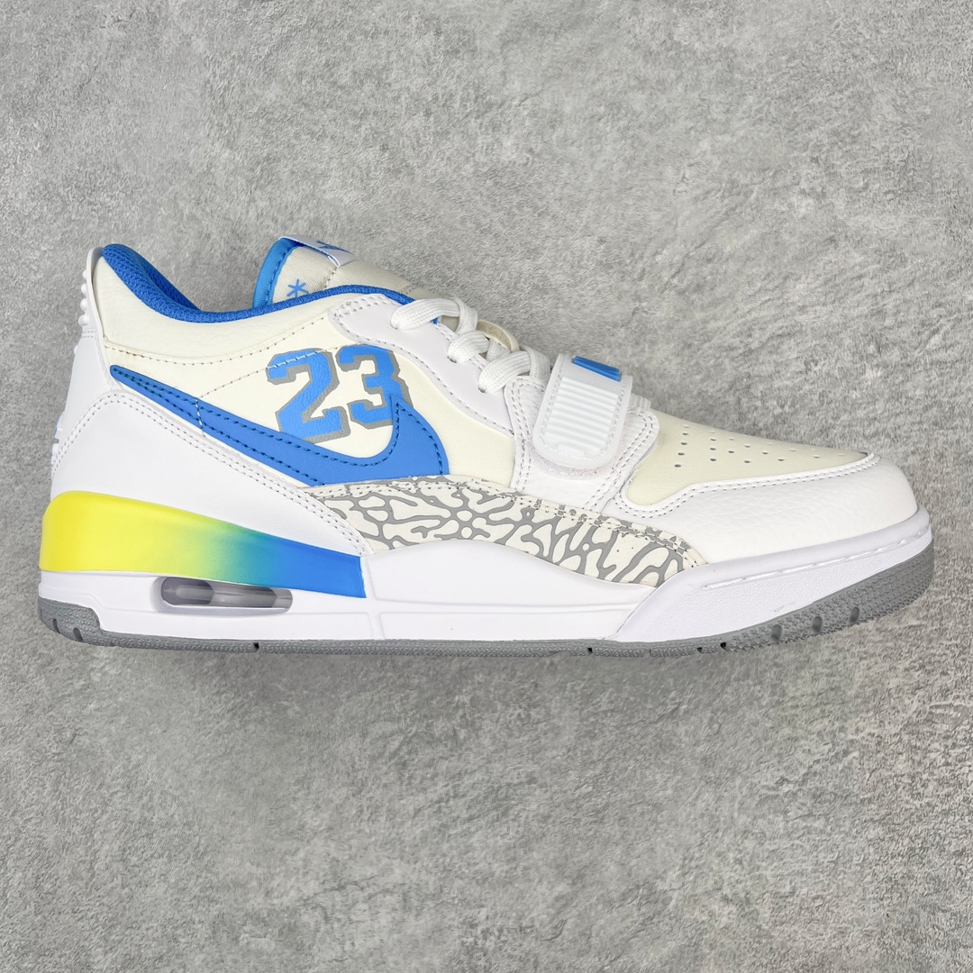 💰220 ＃KZ神版 Air Jordan Legacy AJ312 Low 低帮复古篮球鞋 白蓝 FJ7223-141 市场最强独一档产物 全套原纸板楦头开发 原厂大底磨具加持立体防滑纹理 原档数据后跟TPU子母扣魔术贴 原装可视Air Sole气垫 原汁原味最完美的312代版型 唯一正确鞋头趴度弧度高度鞋身腰线 进口港宝加持 后跟自然饱满 全鞋荧光划线卡点 追求极致完美 每一双都是工艺品 多重QC质检 超越公司货的品控标准 实实在在的免检产品 鞋身采用了皮革材质打造 横跨鞋面的魔术贴十分吸睛 侧面的Swoosh Logo的一部分被鞋面遮挡了一部分 颇具玩味 魔术贴上标有NK标识 而鞋舌上是Jordan的经典红色飞翼Logo 后跟和鞋底均采用了AJ3的设计 后跟上同样也使用了经典的爆裂纹图案 SIZE：36 36.5 37.5 38 38.5 39 40 40.5 41 42 42.5 43 44 44.5 45 46 47.5 编码：by2936090-运动鞋