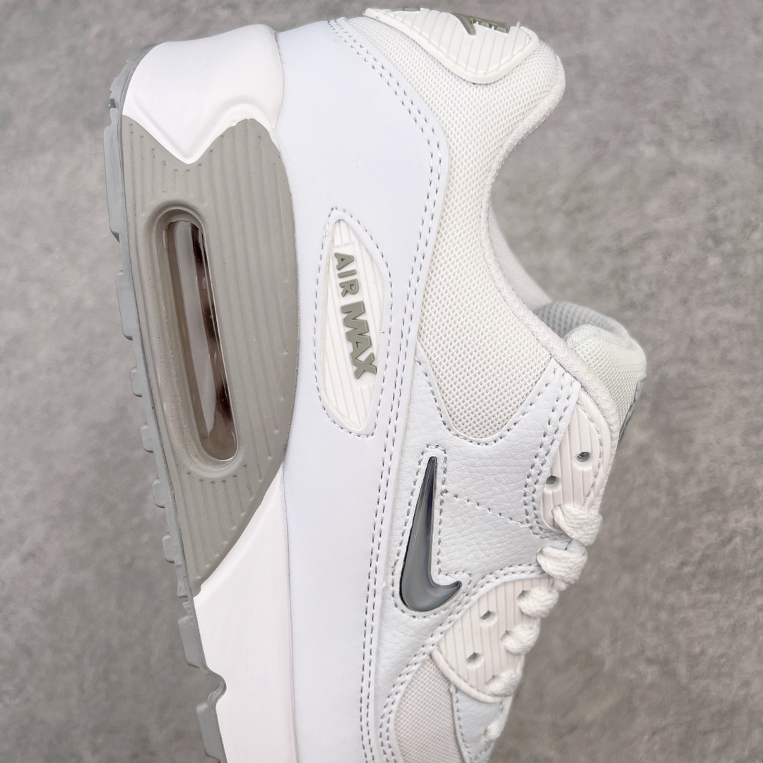 图片[6]-＃MX版 NK Air MAX 90 气垫复古减震跑步鞋 FN8005-100 经典重温 独家陆续补货 外单专供大厂出品 品质稳定 一百余色 终端操作 Air Max 90于1990年推出 来自Air Max系列 在Air Max 1的基础上改进而得 增加了气垫面积 外型上也更为流线 最特別的就是加入了菱纹塑胶嵌板 为Air Max 90增添了许多潮流气息 皮革鞋面 造就出色耐穿性和支撑力 Max Air缓震配置搭配泡棉中底 令Air Max 90轻盈而舒适 华夫格橡胶外底 铸就Air Max 90非凡的抓地力 而Air Max 90不仅是一双跑鞋 它成功跨越了时间的演进 成为了球鞋文化与潮流圈中最熟为人知的鞋款之一 尺码：36 36.5 37.5 38 38.5 39 40 40.5 41 42 42.5 43 44 44.5 45-选品中心