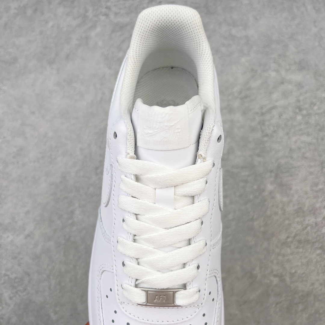 图片[5]-＃LJ渠道版 Travis Scott x NK Air Force 1 Low Utopia TS联名空军一号纯白低帮经典板鞋 CW2288-111 原盒原配 荧光效果同步原鞋 同步官方2022全新版本 不规则波浪大底咬花 全鞋电脑针车 工整有序 视觉效果满分 原厂拉帮手法 标准四线 密度针距针孔大小控制到位 原装反口里网布海绵 正确卡色网眼大小 新版鞋撑改用纸团代替 原厂港宝加持完美还原灵魂版型 原盒原配从里到外百分百还原 原厂全头层原厂皮料 原标原盒 内置Sole气垫 中底白色背胶 中底划线 已经无限的接近公司 原厂楦头 原厂刺绣 后跟弧度修正 Travis Scott 的 Utopia 专辑终于发布了 为了纪念这一时刻 这位休斯顿说唱歌手设计了限量版的NK Air Force 1 Low 这款特殊的 Utopia Air Force 1 Low 拥有简洁的全白色设计 采用皮革结构 鞋头穿孔、网状鞋舌和内衬 值得注意的是 鞋跟处展示了激光蚀刻的\\\”Cactus Jack\\\” 和\\\”Utopia\\\”标志 为鞋子增添了独特的细节 简单来说 鞋子上没有任何其他明显的特殊标志 尺码：36 36.5 37.5 38 38.5 39 40 40.5 41 42 42.5 43 44 44.5 45 46 47.5-选品中心