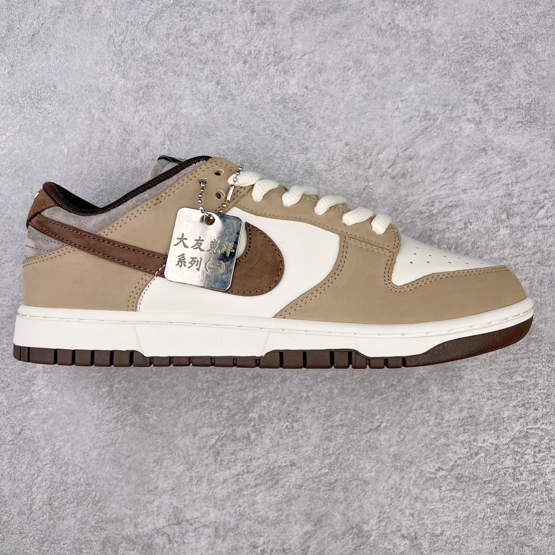 图片[4]-💰200 ＃AW纯原 Otomo Katsuhiro x NK SB Dunk Low \”Steamboy OST\” 大友克洋联名 蒸汽少年系列 配色以角色飞影为基调 浓重的怀旧味道 秋冬专属配色 鞋身整体采用麂皮材质打造 以白色为主色调 在框架以及Swoosh处采用了米白色拼接而成 鞋带、鞋身整体视觉效果十分亮眼 此外鞋舌以及鞋垫则采用了白色打造 鞋垫上的NK标签采用酒红色点缀 鞋底则采用白色中底搭配棕色外底呈现 为整个设计收尾 SIZE：36 36.5 37.5 38 38.5 39 40 40.5 41 42 42.5 43 44 44.5 45 46 47.5 编码：by2936070-运动鞋