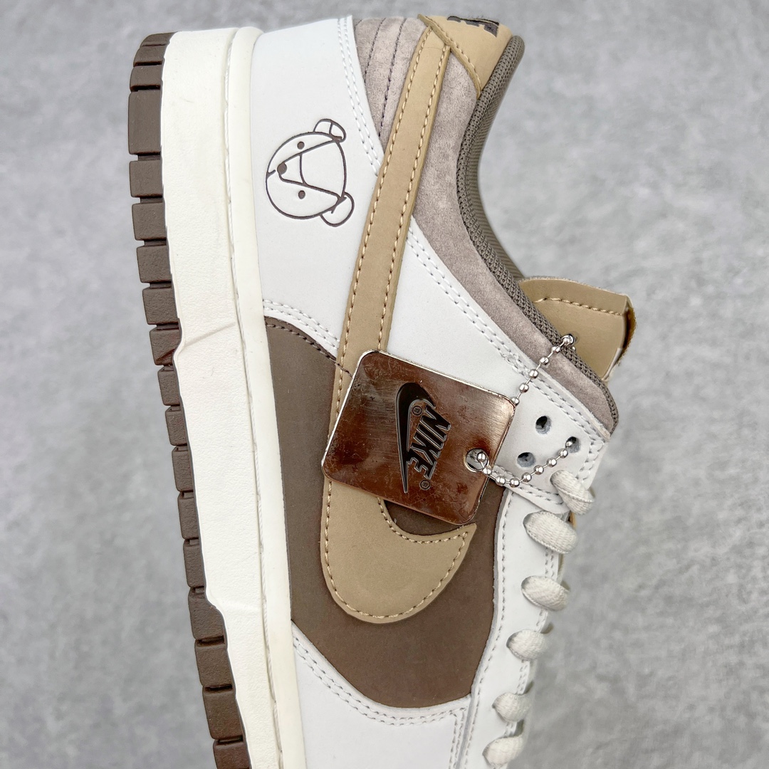 图片[6]-💰200 ＃AW纯原 Otomo Katsuhiro x NK SB Dunk Low \”Steamboy OST\” 大友克洋联名 蒸汽少年系列 配色以角色飞影为基调 浓重的怀旧味道 秋冬专属配色 鞋身整体采用麂皮材质打造 以白色为主色调 在框架以及Swoosh处采用了米白色拼接而成 鞋带、鞋身整体视觉效果十分亮眼 此外鞋舌以及鞋垫则采用了白色打造 鞋垫上的NK标签采用酒红色点缀 鞋底则采用白色中底搭配棕色外底呈现 为整个设计收尾 SIZE：36 36.5 37.5 38 38.5 39 40 40.5 41 42 42.5 43 44 44.5 45 46 47.5 编码：by2936070-运动鞋