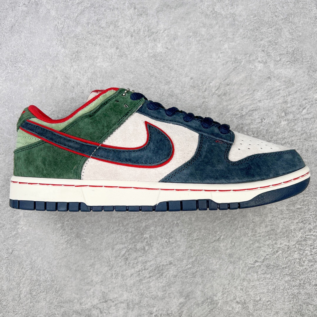 💰200 ＃AW纯原 Otomo Katsuhiro x NK SB Dunk Low \”Steamboy OST\” 大友克洋联名 蒸汽少年系列 配色以角色飞影为基调 浓重的怀旧味道 秋冬专属配色 鞋身整体采用麂皮材质打造 以白色为主色调 在框架以及Swoosh处采用了米白色拼接而成 鞋带、鞋身整体视觉效果十分亮眼 此外鞋舌以及鞋垫则采用了白色打造 鞋垫上的NK标签采用酒红色点缀 鞋底则采用白色中底搭配棕色外底呈现 为整个设计收尾 SIZE：36 36.5 37.5 38 38.5 39 40 40.5 41 42 42.5 43 44 44.5 45 46 47.5 编码：by2936070-运动鞋