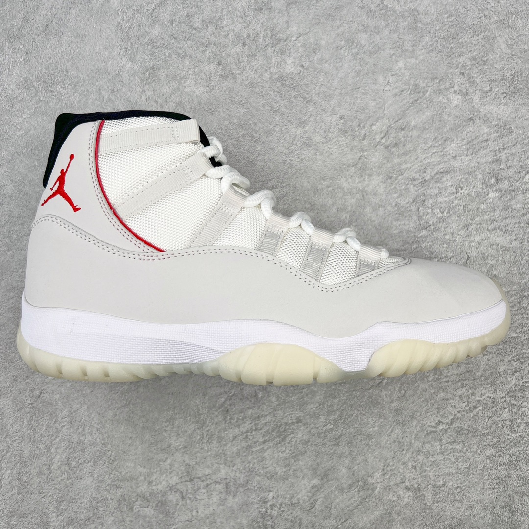 ＃KZ神版 Air Jordan AJ11 Retro High 高帮系列 市场中端王者 耗时半年巨作 全套原纸板楦头开发 确保原汁原味 完美呈现11代版型 此版本只针对中端市场 皮料材质有所更替 其他数据细节工艺流程均保持一致绝不口嗨 细节品控鞋型随意秒杀市面3XX 原楦原档案数据开模打造 原厂中底拉帮钢印 原厂进口漆皮 防冻不开裂 原装鞋撑 水晶大底正确色度色泽 原楦原数据刺绣 原厂车缝走线及对位 毫厘不差 飞人logo采用原数据电脑刺绣 原装正品碳纤维真实碳板 增强抗扭 原内标 原盒标 正确官方原盒 防氧化水晶外底 原厂配套全掌solo气垫 进口港宝加持 后跟自然饱满 全鞋荧光划线卡点 追求极致完美 每一双都是工艺品 多重QC质检 超越公司货的品控标准 实实在在的免检产品 尺码：36 36.5 37.5 38 38.5 39 40 40.5 41 42 42.5 43 44 44.5 45 46 47.5-选品中心