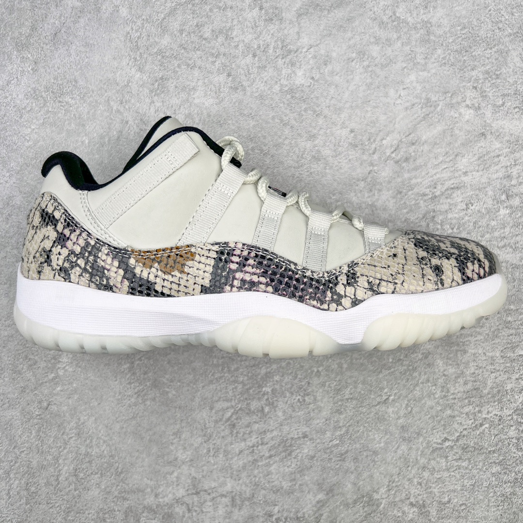 图片[10]-＃KZ神版 Air Jordan AJ11 Retro Low 低帮系列 市场中端王者 耗时半年巨作 全套原纸板楦头开发 确保原汁原味 完美呈现11代版型 此版本只针对中端市场 皮料材质有所更替 其他数据细节工艺流程均保持一致绝不口嗨 细节品控鞋型随意秒杀市面3XX 原楦原档案数据开模打造 原厂中底拉帮钢印 原厂进口漆皮 防冻不开裂 原装鞋撑 水晶大底正确色度色泽 原楦原数据刺绣 原厂车缝走线及对位 毫厘不差 飞人logo采用原数据电脑刺绣 原装正品碳纤维真实碳板 增强抗扭 原内标 原盒标 正确官方原盒 防氧化水晶外底 原厂配套全掌solo气垫 进口港宝加持 后跟自然饱满 全鞋荧光划线卡点 追求极致完美 每一双都是工艺品 多重QC质检 超越公司货的品控标准 实实在在的免检产品 尺码：36 36.5 37.5 38 38.5 39 40 40.5 41 42 42.5 43 44 44.5 45 46 47.5-选品中心