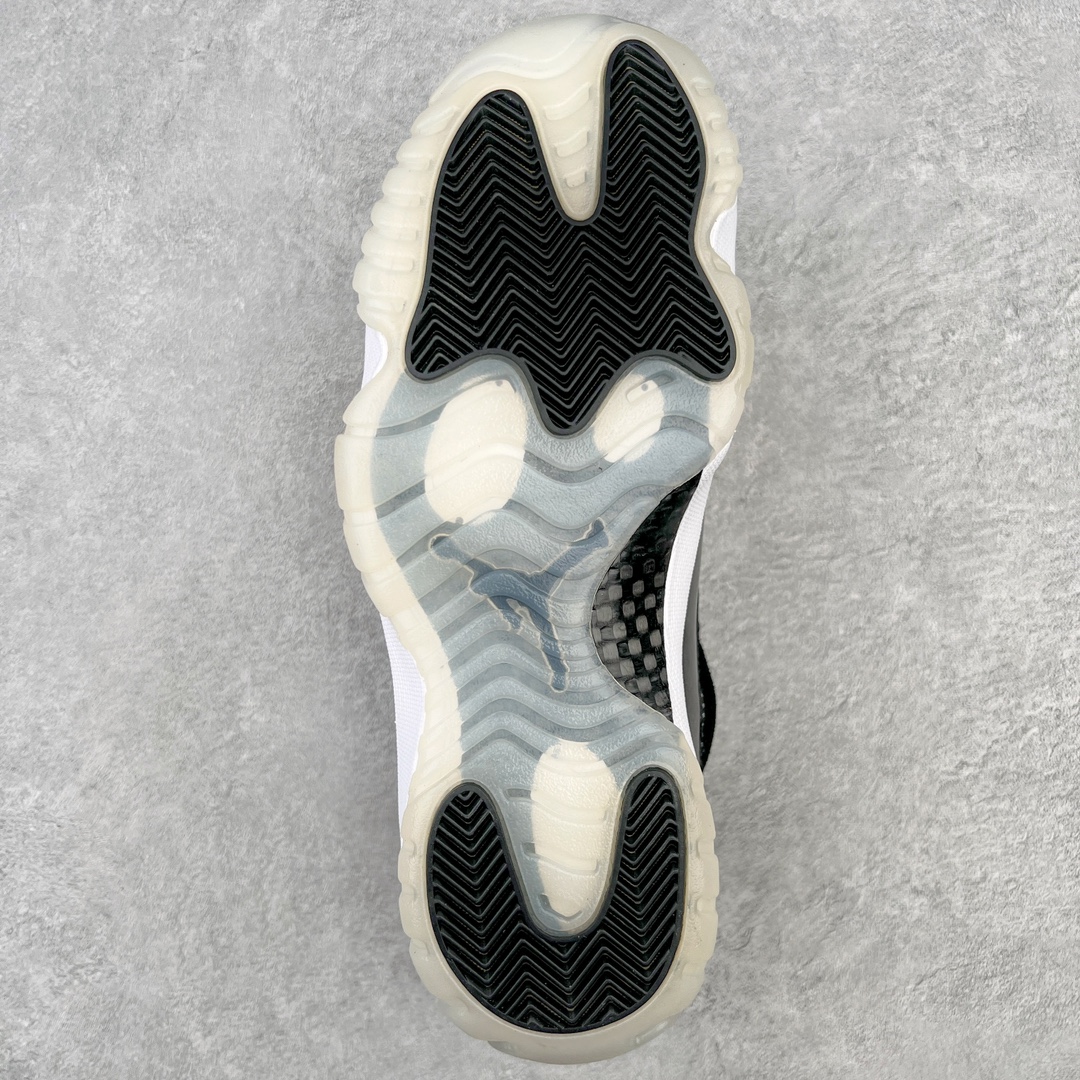 图片[8]-＃KZ神版 Air Jordan AJ11 Retro Low 低帮系列 市场中端王者 耗时半年巨作 全套原纸板楦头开发 确保原汁原味 完美呈现11代版型 此版本只针对中端市场 皮料材质有所更替 其他数据细节工艺流程均保持一致绝不口嗨 细节品控鞋型随意秒杀市面3XX 原楦原档案数据开模打造 原厂中底拉帮钢印 原厂进口漆皮 防冻不开裂 原装鞋撑 水晶大底正确色度色泽 原楦原数据刺绣 原厂车缝走线及对位 毫厘不差 飞人logo采用原数据电脑刺绣 原装正品碳纤维真实碳板 增强抗扭 原内标 原盒标 正确官方原盒 防氧化水晶外底 原厂配套全掌solo气垫 进口港宝加持 后跟自然饱满 全鞋荧光划线卡点 追求极致完美 每一双都是工艺品 多重QC质检 超越公司货的品控标准 实实在在的免检产品 尺码：36 36.5 37.5 38 38.5 39 40 40.5 41 42 42.5 43 44 44.5 45 46 47.5-选品中心