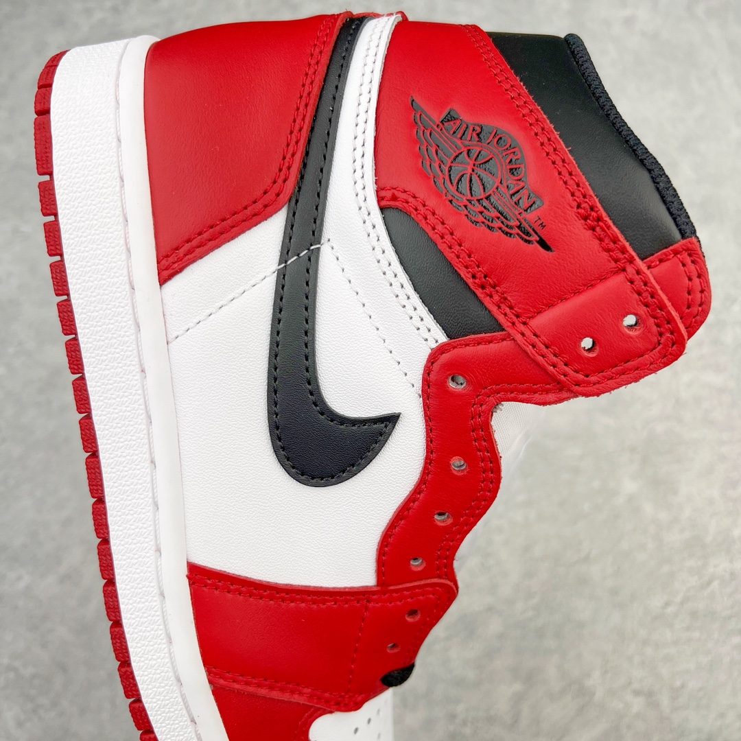 图片[6]-零售💰430 ＃PK4.0纯原 Air Jordan AJ1 Retro High 高帮芝加哥白红 555088-101 原盒原配 原厂拉帮工艺 针距密度一致 全新升级网板中底 原楦原纸板开发 后跟弧度收口自然不对折 极致一眼正品既视感 原厂皮料 进口玻璃冲刀皮料裁剪零毛边 承诺百分百一致原鞋 全鞋电脑针车工艺 鞋面清洁度最高QC检验标准 控制溢胶 飞翼3D高频深度立体 鞋盒、防尘纸  均采购来自原厂 SIZE：36 36.5 37.5 38 38.5 39 40 40.5 41 42 42.5 43 44 44.5 45 46 47.5 编码：by4936030-运动鞋