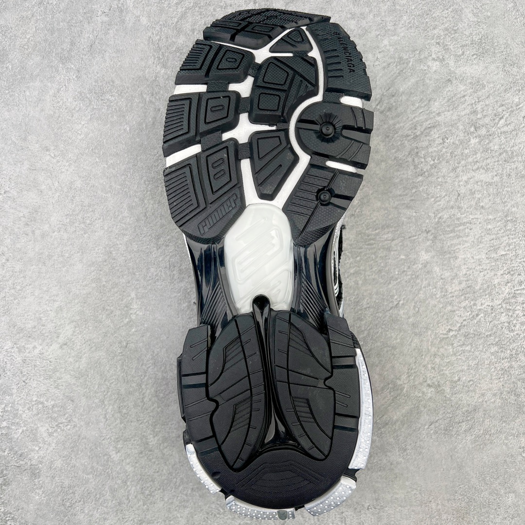 图片[9]-＃XA BALENCIAGA Runner Sneaker 巴黎世家七代慢跑系列低帮复古野跑潮流运动鞋老爹鞋 尼龙和网布材质 磨损效果 鞋头边缘印有尺码 背面浮印尺码 外侧印有跑者徽标 鞋舌刺绣 Balenciaga 品牌标识 鞋跟背面 Balenciaga品牌标识 材质采用65%聚氨酯、35%聚酯纤维 全新 Runner 鞋型轮廓借鉴于 2000 年初的复古线条 搭载大网眼面料制成鞋面基础 由粉色、白色尼龍与橡胶质地覆盖鞋面诠释线条感 当中透过几道手缝线与折损痕更是精准的掌握历经时间淬炼的破旧痕迹 延续其手法至鞋领、鞋跟、鞋带、中底等部分均饰有破损及脏污之貌 尤其是鞋领处与鞋带孔眼条更是采用不规则做旧技术将内容物泡棉随机露出 尺码：35 36 37 38 39 40 41 42 43 44 45 46-选品中心