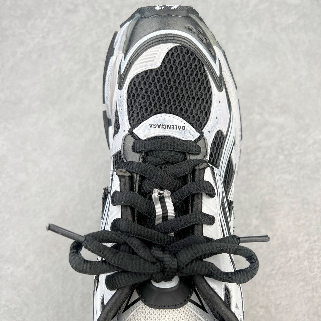 图片[4]-＃XA BALENCIAGA Runner Sneaker 巴黎世家七代慢跑系列低帮复古野跑潮流运动鞋老爹鞋 尼龙和网布材质 磨损效果 鞋头边缘印有尺码 背面浮印尺码 外侧印有跑者徽标 鞋舌刺绣 Balenciaga 品牌标识 鞋跟背面 Balenciaga品牌标识 材质采用65%聚氨酯、35%聚酯纤维 全新 Runner 鞋型轮廓借鉴于 2000 年初的复古线条 搭载大网眼面料制成鞋面基础 由粉色、白色尼龍与橡胶质地覆盖鞋面诠释线条感 当中透过几道手缝线与折损痕更是精准的掌握历经时间淬炼的破旧痕迹 延续其手法至鞋领、鞋跟、鞋带、中底等部分均饰有破损及脏污之貌 尤其是鞋领处与鞋带孔眼条更是采用不规则做旧技术将内容物泡棉随机露出 尺码：35 36 37 38 39 40 41 42 43 44 45 46-选品中心