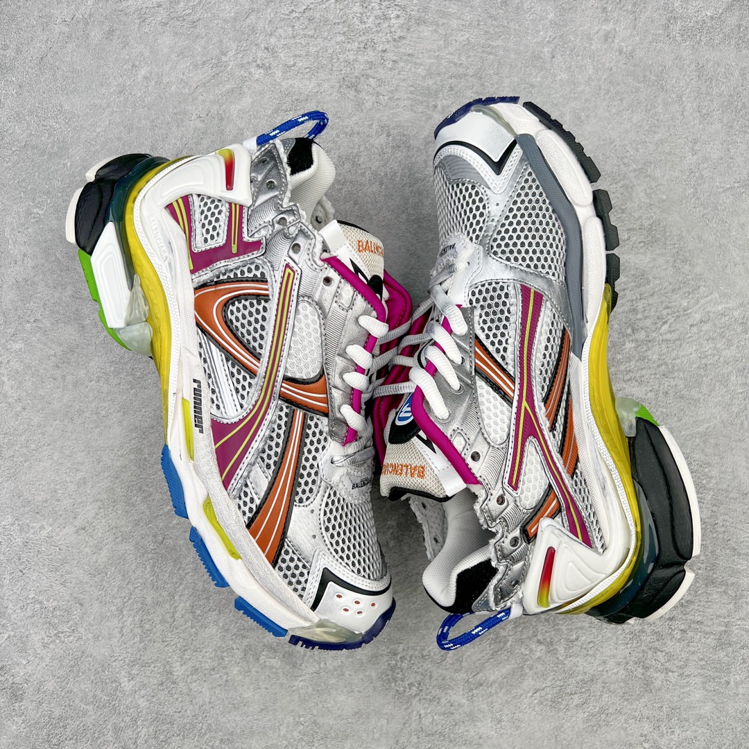 图片[3]-💰460 ＃VG零售版 BALENCIAGA Runner Sneaker 巴黎世家七代慢跑系列低帮复古野跑潮流运动鞋老爹鞋 尼龙和网布材质 磨损效果 鞋头边缘印有尺码 背面浮印尺码 外侧印有跑者徽标 鞋舌刺绣 Balenciaga 品牌标识 鞋跟背面 Balenciaga品牌标识 材质采用65%聚氨酯、35%聚酯纤维 全新 Runner 鞋型轮廓借鉴于 2000 年初的复古线条 搭载大网眼面料制成鞋面基础，由粉色、白色尼龍与橡胶质地覆盖鞋面诠释线条感 当中透过几道手缝线与折损痕更是精准的掌握历经时间淬炼的破旧痕迹 延续其手法至鞋领、鞋跟、鞋带、中底等部分均饰有破损及脏污之貌 尤其是鞋领处与鞋带孔眼条更是采用不规则做旧技术将内容物泡棉随机露出 尺码：35 36 37 38 39 40 41 42 43 44 45 46 编码：by5936030-运动鞋