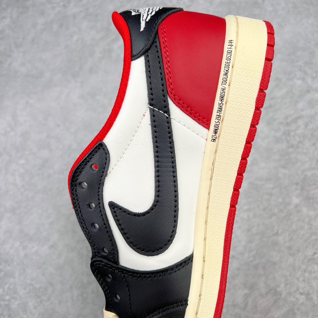 图片[7]-＃KZ神版莞产 Travis Scott x Fragment x Air Jordan AJ1 Low OG SP 三方联名闪电倒钩黑白红低帮 DM7866-166 全系列配色 外贸特供批次 新配色不断更新开发 市场中端王者 全套原纸板楦头开发 确保原汁原味 完美呈现一代版型 一比一鞋头弧度高度鞋身弧度 此版本只针对中端市场 细节品控鞋型随意秒杀市面同价位 鞋型完美 不臃肿别扭 头层皮料加持 用料绝不含糊 进口玻璃冲刀皮料裁剪零毛边 电脑针车工艺 超高鞋面清洁度 最高QC检验标准 控制溢胶瑕疵 原盒原配 飞翼3D高频深度立体 工艺方面大到整体鞋型 漏斗收腰 底线拉帮 LOGO立体程度 小到针眼排布 载片对称 冲孔效果 鞋标规范 鞋垫背胶等等 无一不是口碑收割 每双都是一个回头客 尺码：36 36.5 37.5 38 38.5 39 40 40.5 41 42 42.5 43 44 44.5 45 46 47.5-选品中心