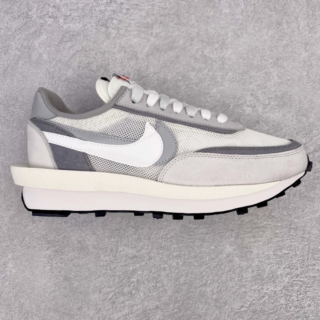 ＃华夫‼️ Sacai x NK LDV Waffl Daybreak 联名走秀款解构双底双勾双鞋舌华夫复古慢跑鞋 灰白 BV0073-100 原厂韩国进口网纱材 市面唯一无色差 正确楦头鞋型 随意对比任何版本 双钩距…