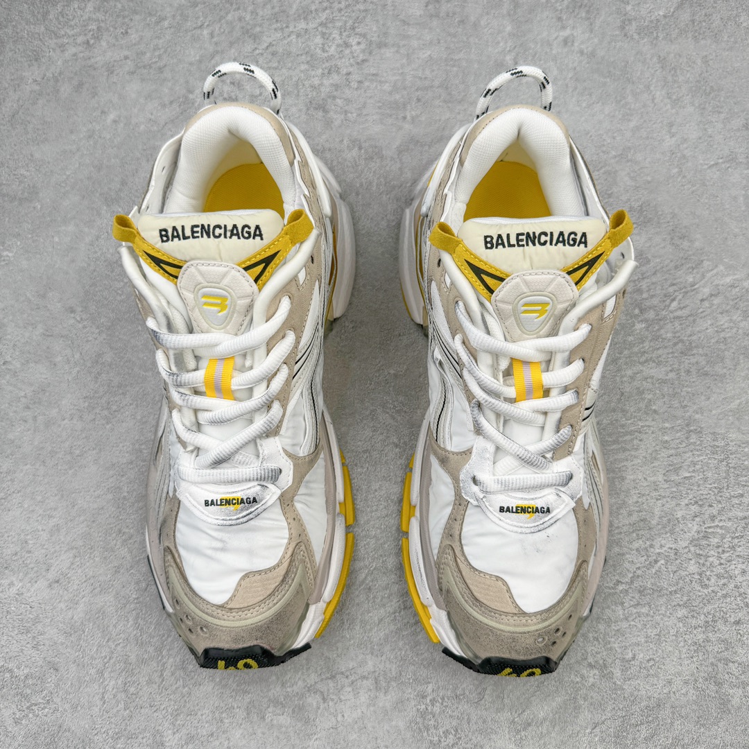 图片[2]-💰460 ＃VG零售版 BALENCIAGA Runner Sneaker 巴黎世家七代慢跑系列低帮复古野跑潮流运动鞋老爹鞋 尼龙和网布材质 磨损效果 鞋头边缘印有尺码 背面浮印尺码 外侧印有跑者徽标 鞋舌刺绣 Balenciaga 品牌标识 鞋跟背面 Balenciaga品牌标识 材质采用65%聚氨酯、35%聚酯纤维 全新 Runner 鞋型轮廓借鉴于 2000 年初的复古线条 搭载大网眼面料制成鞋面基础，由粉色、白色尼龍与橡胶质地覆盖鞋面诠释线条感 当中透过几道手缝线与折损痕更是精准的掌握历经时间淬炼的破旧痕迹 延续其手法至鞋领、鞋跟、鞋带、中底等部分均饰有破损及脏污之貌 尤其是鞋领处与鞋带孔眼条更是采用不规则做旧技术将内容物泡棉随机露出 尺码：35 36 37 38 39 40 41 42 43 44 45 46 编码：by5936030-运动鞋