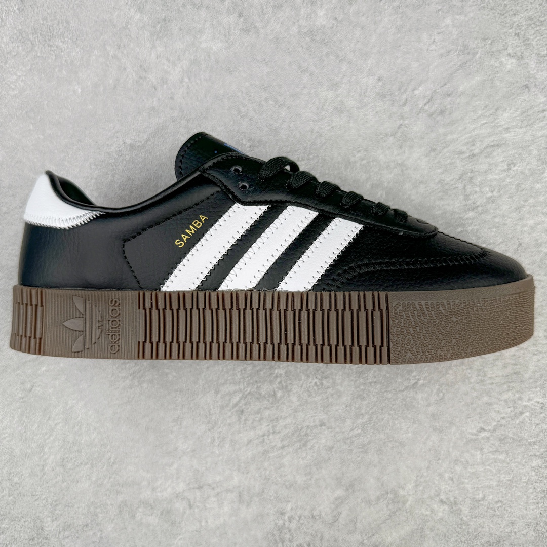 ＃绿X特供 AD Originals Samba Rose W 三叶草桑巴系列松糕百搭经典板鞋 黑白咖啡底 B28156 Originals Samba 诞生于上世纪 50 年代 最早从传奇的室内足球鞋逐渐发展为备受街头喜爱的风格鞋款 如今 68 年过去了 也为经典的 Samba 带来了革新 此番发布两款女生专属的 Samba Rose 球鞋 以柔软的皮革取代了 OG 版 Samba 的传统鞋面材料 最大的不同点则在于加厚了的鞋底 让整体更有女生风格 尺码：35.5 36 36.5 37 38 38.5 39 40-选品中心