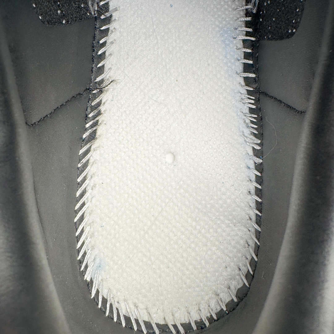 图片[9]-＃绿X特供 AD Originals Samba Rose W 三叶草桑巴系列松糕百搭经典板鞋 黑白咖啡底 B28156 Originals Samba 诞生于上世纪 50 年代 最早从传奇的室内足球鞋逐渐发展为备受街头喜爱的风格鞋款 如今 68 年过去了 也为经典的 Samba 带来了革新 此番发布两款女生专属的 Samba Rose 球鞋 以柔软的皮革取代了 OG 版 Samba 的传统鞋面材料 最大的不同点则在于加厚了的鞋底 让整体更有女生风格 尺码：35.5 36 36.5 37 38 38.5 39 40-选品中心