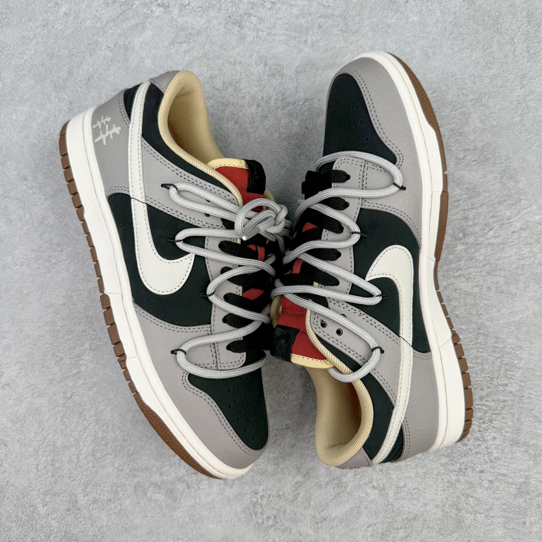 图片[3]-＃YC纯原福利 NK Dunk Low 休眠火山 火山灰 DR9704-200 定制系列天花板 无原鞋不开发 全系列得物原鞋一比一校对开发 配色持续更新中 终端对接 优势输出 全套原厂楦头原纸板数据档案倾力打造 原汁原味莞产 极致还原 圈内最强针车工艺 高端零售指定版 广东原厂配套原盒原标 鞋盒分三个尺码段 原厂冲刀 超高清洁度 全鞋零毛边皮料切割 采用原厂百宏鞋带以及原厂百宏织唛舌标 内标可供原厂几率过验 进口原装条纹中底布 四线拉帮白色点胶 原厂拉帮手法遵循公司 原厂电绣 极致还原 尺码：35.5 36 36.5 37.5 38 38.5 39 40 40.5 41 42 42.5 43 44 44.5 45 46 47.5-选品中心