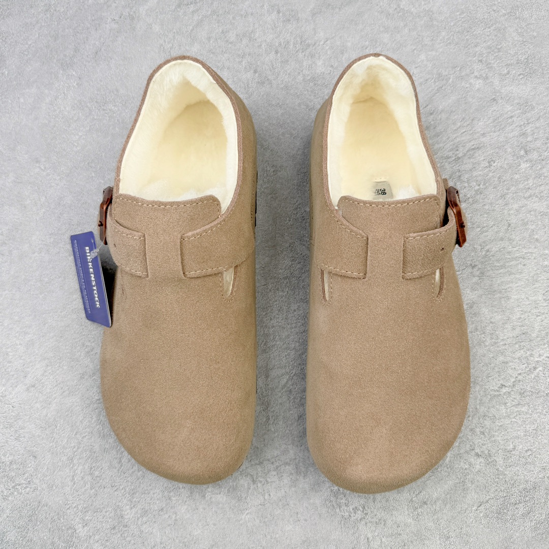 图片[2]-＃DG纯原福利 Birkenstock London 系列勃肯皮革绒面双扣时尚休闲平底鞋加绒版 牛皮绒面革质地柔软 搭配可调节鞋扣提升穿着舒适度 人体工学设计分散脚部压力 保护脚踝 软木乳胶鞋床具有一定的收缩性 长时间穿着后能贴合脚型 EVA鞋底回弹性和抗张性力高 具有良好的防震、缓冲性 四季皆宜 柔软的鞋床采用额外的泡沫缓冲层 提供额外的舒适感和全天支撑 全网独家首发 源于德国的严谨工艺 牛巴戎面 中层松木 EVA 三层组合大底 优质牛皮面料五金扣 出口订单 尺码：35 39 40-选品中心