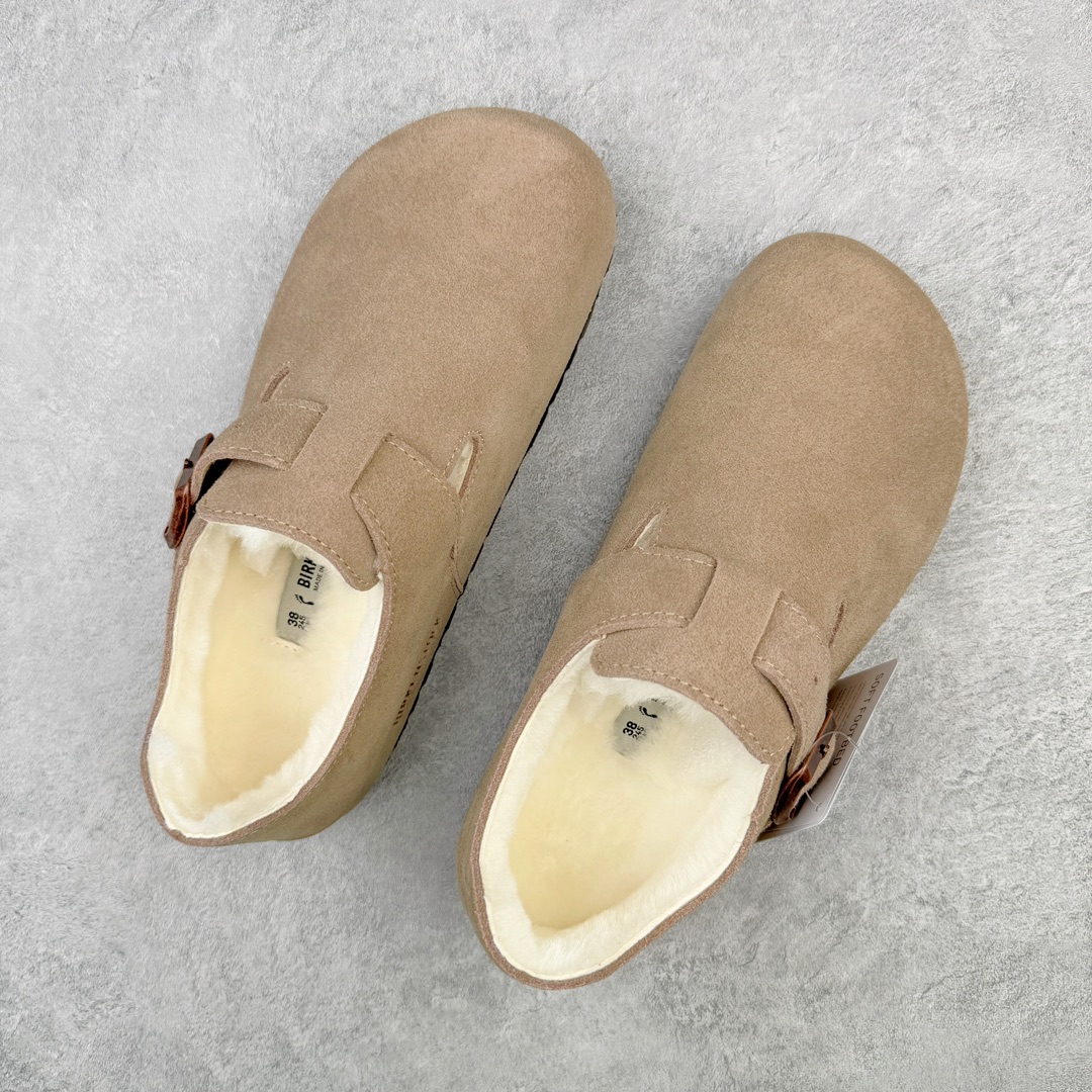 图片[3]-＃DG纯原福利 Birkenstock London 系列勃肯皮革绒面双扣时尚休闲平底鞋加绒版 牛皮绒面革质地柔软 搭配可调节鞋扣提升穿着舒适度 人体工学设计分散脚部压力 保护脚踝 软木乳胶鞋床具有一定的收缩性 长时间穿着后能贴合脚型 EVA鞋底回弹性和抗张性力高 具有良好的防震、缓冲性 四季皆宜 柔软的鞋床采用额外的泡沫缓冲层 提供额外的舒适感和全天支撑 全网独家首发 源于德国的严谨工艺 牛巴戎面 中层松木 EVA 三层组合大底 优质牛皮面料五金扣 出口订单 尺码：35 39 40-选品中心