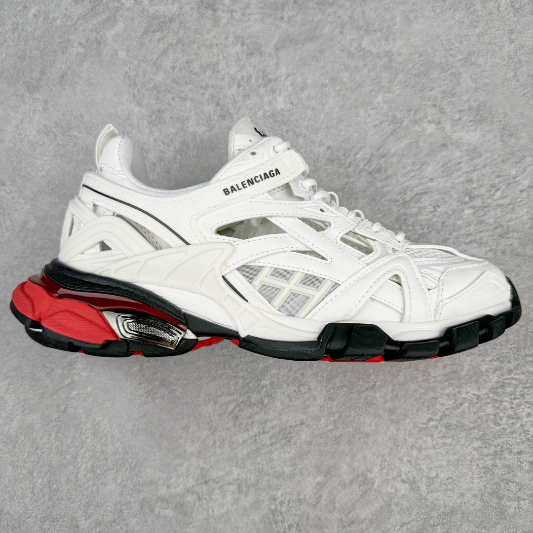 💰460 ＃VG零售版 BALENCIAGA Track 2.0 巴黎世家复古老爹鞋 全套原纸板楦头开发 最原汁原味的灵魂版型 全鞋荧光划线卡点 胶水把控整洁度追求极致完美 每一双都是工艺品 多重QC质检 超越公司货的品控标准 实实在在的免检产品 原盒原配 正确字体电绣 粗细、位置、大小正确 侧边TPU 透气孔匹配意产原版 正确气垫分离大底 TPU软底 原版一致大底LOGO 立体感十足 原厂皮料水洗做旧 采购原厂网纱 该款鞋采用网眼布和尼龙制成 不含皮革 鞋舌饰有Track.2橡胶品牌标识 外侧饰有橡胶品牌标识 泡沫后帮压印品牌标识 外底正面压印BB标识 由176块饰片拼接而成的铰接式鞋面 侧面配金属质感网眼布 内面配有额外金属光泽饰件 包含1副鞋带和1副备用鞋带 后帮配有拉环鞋提 动态鞋底设计 为双脚带来后续的助力 正常尺码 Size：35 36 37 38 39 40 41 42 43 44 45 46 编码：by5936030-运动鞋