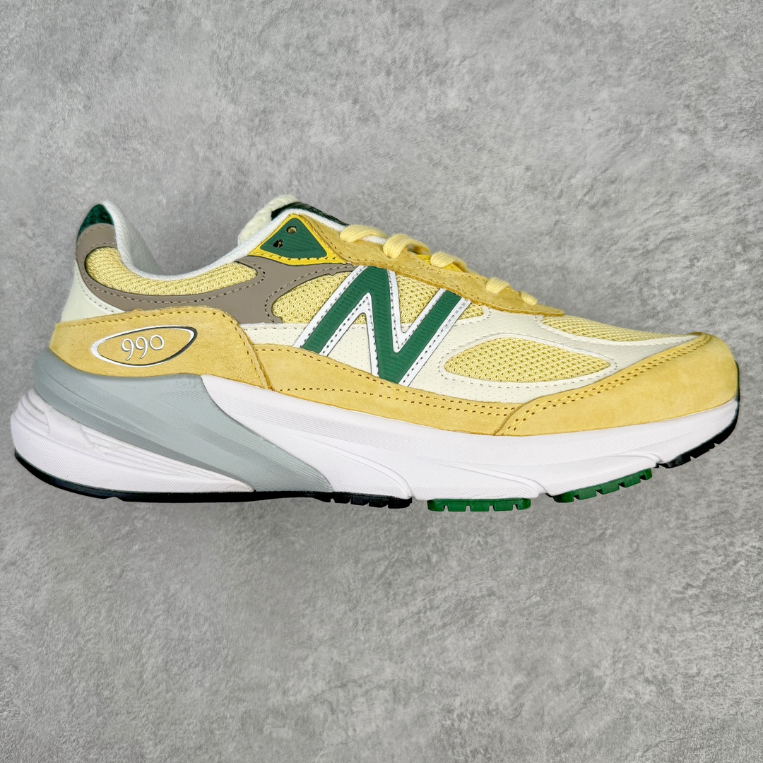 ＃K版纯原 New Balance U990TE6 新百伦NB990V6 淡黄色 第六代总统复古慢跑鞋 这是一双极具现代感设计的复古跑鞋 990v6 鞋面大部分面积依旧采用麂皮和织物材质覆盖 从各种细节上看也还是有点 990v5 的影子 但相比 990v5 990v6 鞋面各种材质的拼接会更加复杂 这次 990v6 最大的改变相信大家应该也发现了 就是看上去貌似比 990v4 和 990v5 两代鞋款加起来还要厚的鞋底 其实这是 New Balance 首次采用的三重缓震组合鞋底 除了之前就有的 ABZORB 缓震科技和 ENCAP 中底 这次新加入了 FuelCell 缓震科技 看来舒适度和增高度 都要更上一层楼呀 990v6 的侧标 Logo 设计少见地没有印在绒面皮革上 而是置于网眼面料以及横跨鞋身的皮革织带之上 同时鞋舌上的标签设计并没有延用此前 990v4 和 990v5 采用的样式设计 而是采用了一种新的类似于三角徽章的设计 所以对于鞋款上的更新变化 既有延续经典的设计 也有创新性的改变 尺码：36 37 37.5 38 38.5 39 40 40.5 41.5 42 42.5 43 44 44.5 45-选品中心