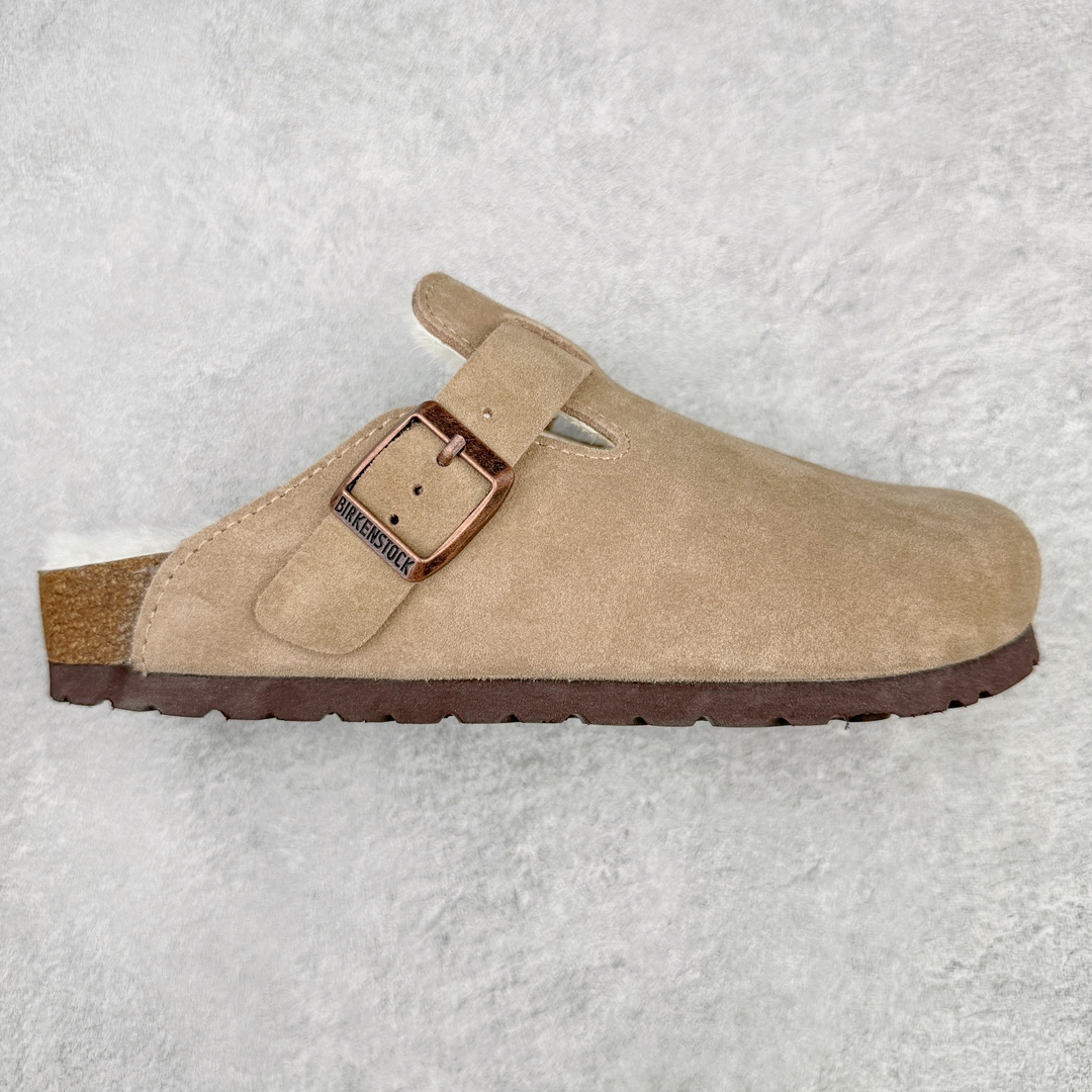 #DG纯原福利 Birkenstock Boston VL 勃肯软木底包头拖鞋加绒版 天鹅绒般的绒面革赋子休闲的经典外观 四季皆宜 柔软的鞋床采用额外的泡沫缓冲层 提供额外的舒适感和全天支撑 全网独家首发 源于德国的严谨工艺 牛巴戎面 中层松木 EVA 三层组合大底 优质牛皮面料五金扣 出口订单 尺码:35 36 37 38 39 40-选品中心