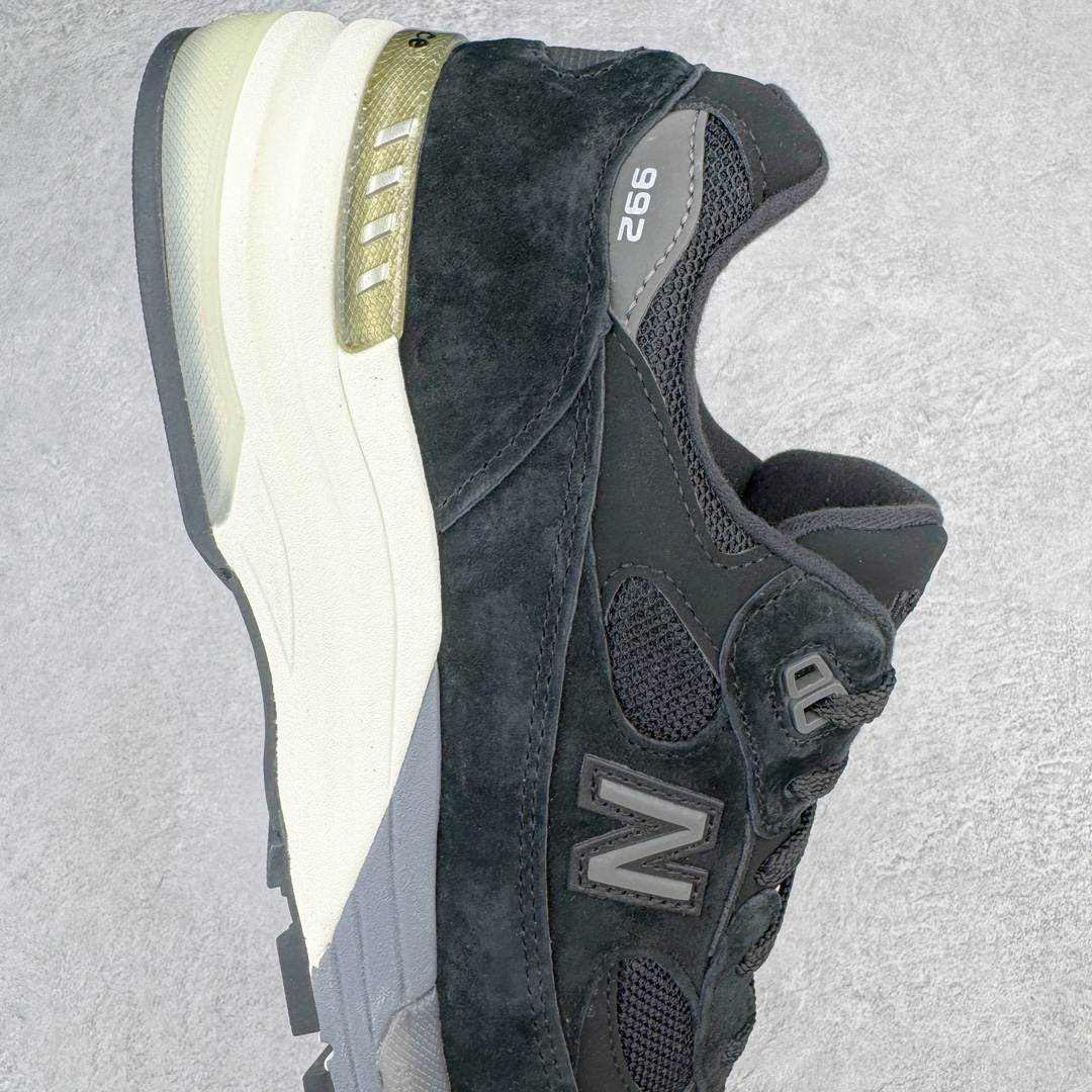 图片[6]-💰240 ＃M纯原 New Balance M992BL 新百伦NB992总统复古慢跑鞋 黑色 正确3M反光细节 原楦原纸版开发 正确6层组合底模精密开发 后跟透明TPU水晶装饰条稳固 沿用了引以为傲的跑鞋手工技艺 采用猪皮绒面并包裹局部透气网面的鞋身设计 菱网鞋舌上刻有New Balance USA 鞋面依旧身着经典的大热之灰 彰显了其高端的品质身份 尺码：36 37 37.5 38 38.5 39 40 40.5 41.5 42 42.5 43 44 45 46.5 编码：by3936010-运动鞋