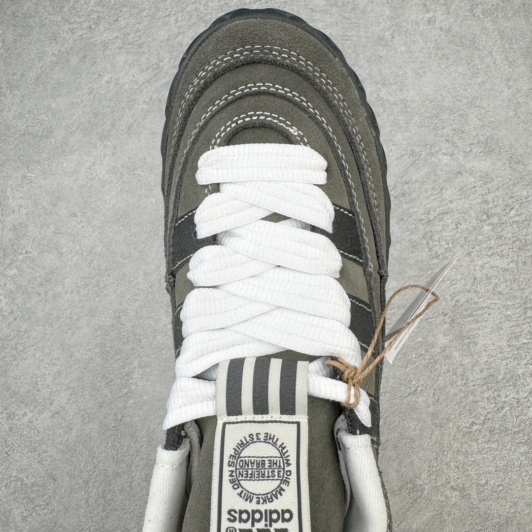 图片[4]-＃C版纯原 Crude x AD Originals Adimatic Mid\\\”Ynuk Grey Five\\\”马蒂奇系列中帮复古鲨鱼面包休闲运动休闲滑板板鞋“深灰黑白”IE2174 葡萄牙涂鸦艺术家 Crude 与 Originals合作鞋款“Ynuk”系列。此次双方以Adimatic鞋型为基础，带来Crude × adidas Originals Adimatic Mid，一款超高颜值的面包鞋！鞋面采用麂皮材质打造，质感满满。鞋身元素经过放大处理，加厚的鞋舌、宽大的鞋带、大尺寸的三条杠。中底部分，鞋头、鞋尾是鲨鱼齿图案。最后深灰色中底搭配橡胶为底收尾，完善整双鞋设计。尺码：36 36⅔ 37⅓ 38 38⅔ 39⅓ 40 40⅔ 41⅓ 42 42⅔ 43⅓ 44 45-选品中心