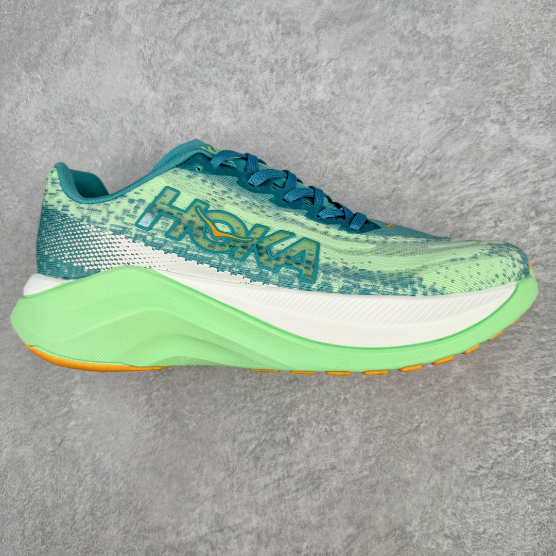 HOKA ONE ONE Mach X 马赫十代舒适百搭透气低帮跑步鞋 HOKA ONE ONE 是来自美国的跑步鞋知名品牌 创立于2009年 始终致力于为所有跑者提供更新、更好的跑步装备 相比常规跑鞋 HOKA ONE ONE特别研发使用性能独特的几何形跑鞋中底 此种鞋底更厚、更高、回弹性也更好 除了卓越的缓冲性能 它还能为各种阶段的跑者带来更具动感、更加稳定的跑步体验 HOKA ONE ONE从设计之初就清楚意识到 要保证跑者步幅的均匀一致 双脚自然而然的运动至关重要 尺码：36 36.5 37.5 38 38.5 39 40 40.5 41 42 42.5 43 44 44.5 45-选品中心