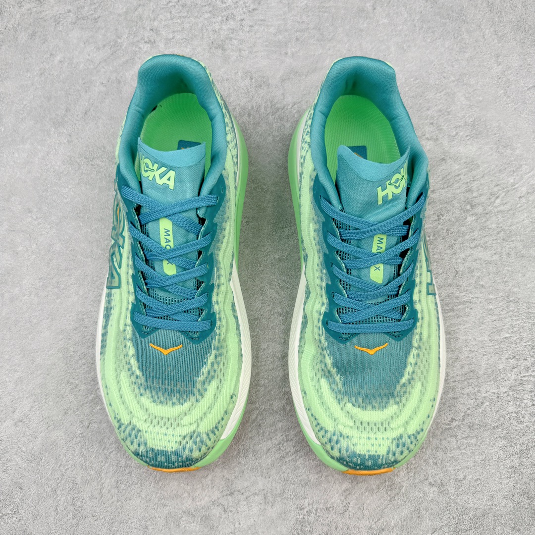 图片[2]-HOKA ONE ONE Mach X 马赫十代舒适百搭透气低帮跑步鞋 HOKA ONE ONE 是来自美国的跑步鞋知名品牌 创立于2009年 始终致力于为所有跑者提供更新、更好的跑步装备 相比常规跑鞋 HOKA ONE ONE特别研发使用性能独特的几何形跑鞋中底 此种鞋底更厚、更高、回弹性也更好 除了卓越的缓冲性能 它还能为各种阶段的跑者带来更具动感、更加稳定的跑步体验 HOKA ONE ONE从设计之初就清楚意识到 要保证跑者步幅的均匀一致 双脚自然而然的运动至关重要 尺码：36 36.5 37.5 38 38.5 39 40 40.5 41 42 42.5 43 44 44.5 45-选品中心