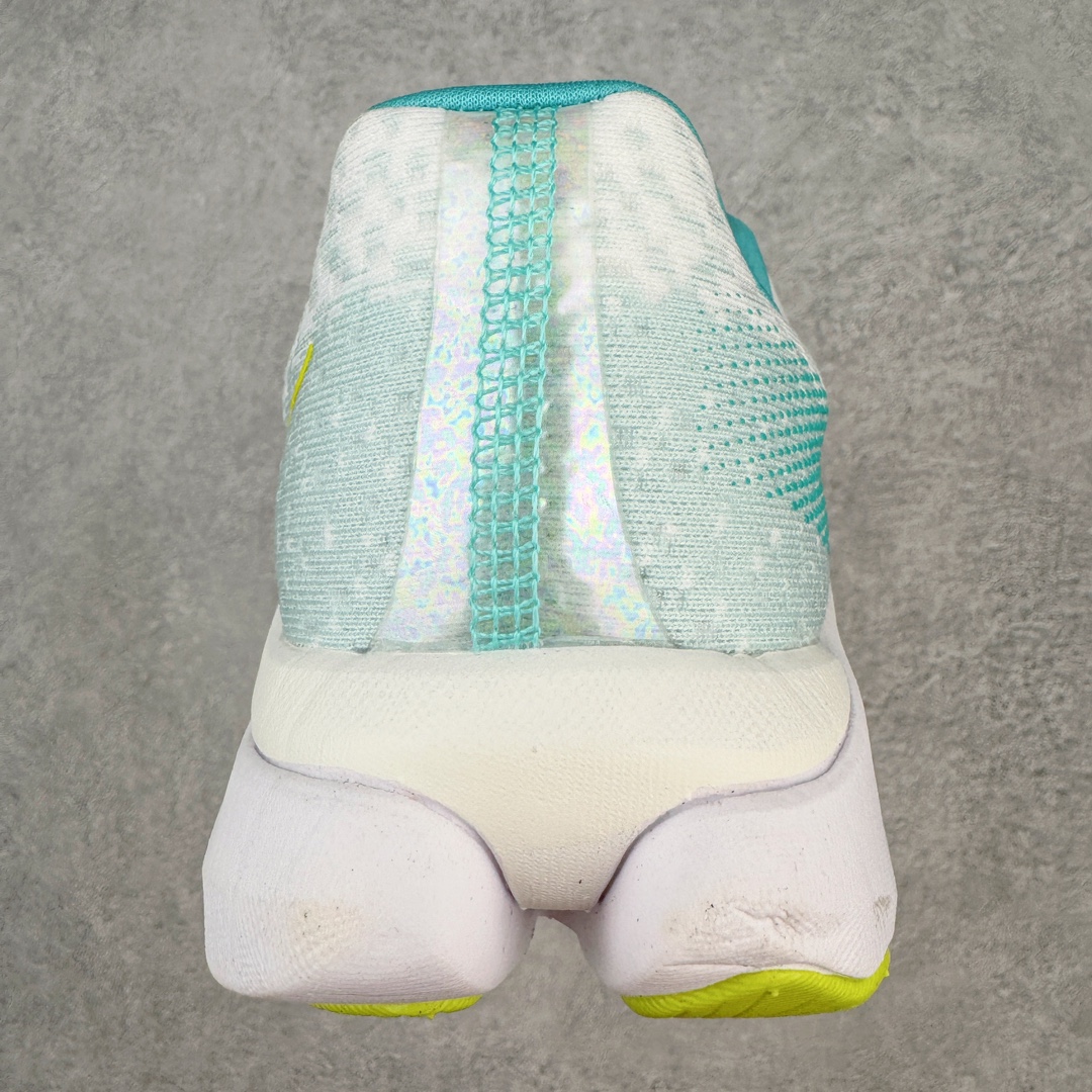 图片[8]-HOKA ONE ONE Mach X 马赫十代舒适百搭透气低帮跑步鞋 HOKA ONE ONE 是来自美国的跑步鞋知名品牌 创立于2009年 始终致力于为所有跑者提供更新、更好的跑步装备 相比常规跑鞋 HOKA ONE ONE特别研发使用性能独特的几何形跑鞋中底 此种鞋底更厚、更高、回弹性也更好 除了卓越的缓冲性能 它还能为各种阶段的跑者带来更具动感、更加稳定的跑步体验 HOKA ONE ONE从设计之初就清楚意识到 要保证跑者步幅的均匀一致 双脚自然而然的运动至关重要 尺码：36 36.5 37.5 38 38.5 39 40 40.5 41 42 42.5 43 44 44.5 45-选品中心