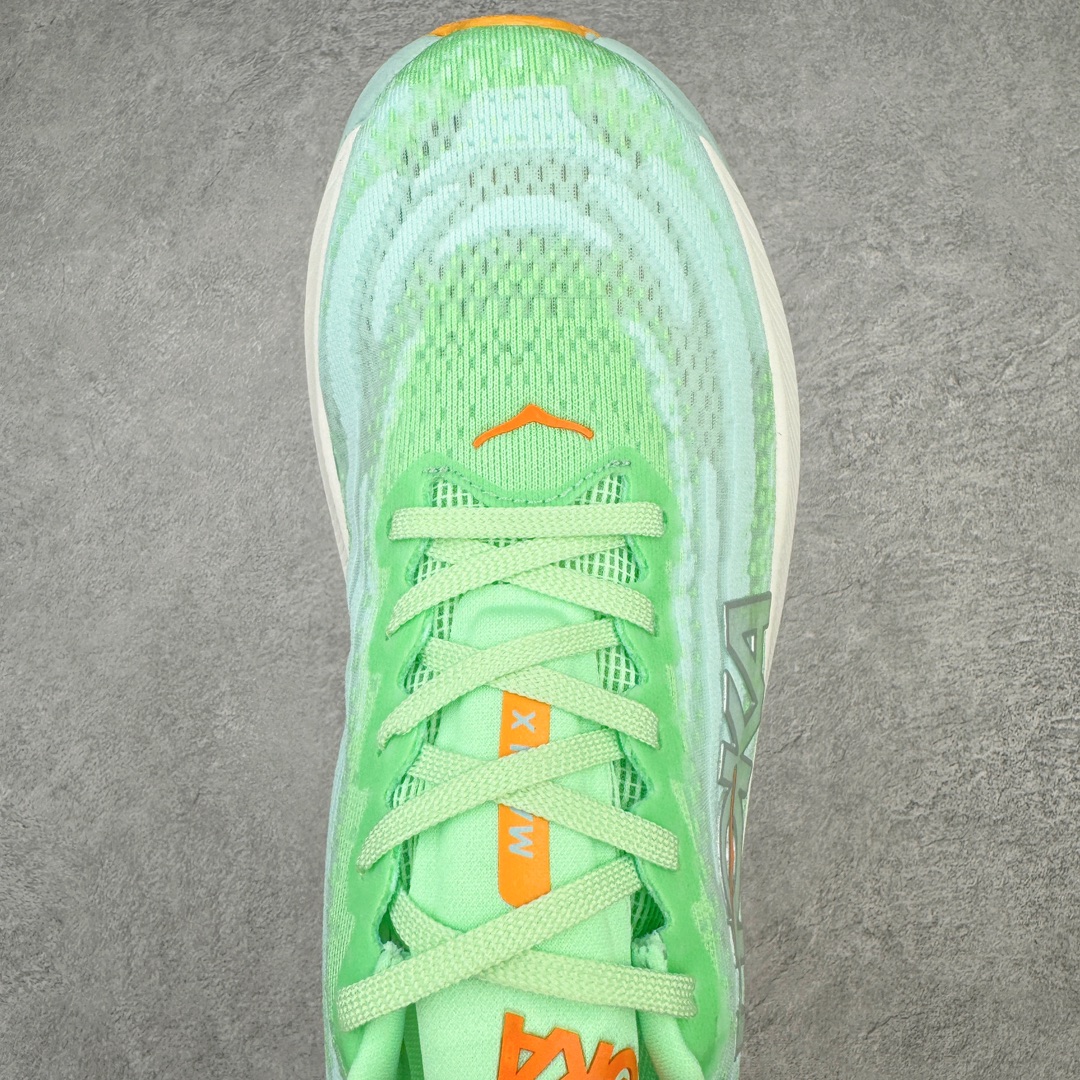 图片[4]-HOKA ONE ONE Mach X 马赫十代舒适百搭透气低帮跑步鞋 HOKA ONE ONE 是来自美国的跑步鞋知名品牌 创立于2009年 始终致力于为所有跑者提供更新、更好的跑步装备 相比常规跑鞋 HOKA ONE ONE特别研发使用性能独特的几何形跑鞋中底 此种鞋底更厚、更高、回弹性也更好 除了卓越的缓冲性能 它还能为各种阶段的跑者带来更具动感、更加稳定的跑步体验 HOKA ONE ONE从设计之初就清楚意识到 要保证跑者步幅的均匀一致 双脚自然而然的运动至关重要 尺码：36 36.5 37.5 38 38.5 39 40 40.5 41 42 42.5 43 44 44.5 45-选品中心