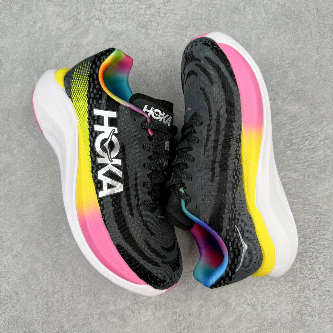 图片[3]-HOKA ONE ONE Mach X 马赫十代舒适百搭透气低帮跑步鞋 HOKA ONE ONE 是来自美国的跑步鞋知名品牌 创立于2009年 始终致力于为所有跑者提供更新、更好的跑步装备 相比常规跑鞋 HOKA ONE ONE特别研发使用性能独特的几何形跑鞋中底 此种鞋底更厚、更高、回弹性也更好 除了卓越的缓冲性能 它还能为各种阶段的跑者带来更具动感、更加稳定的跑步体验 HOKA ONE ONE从设计之初就清楚意识到 要保证跑者步幅的均匀一致 双脚自然而然的运动至关重要 尺码：36 36.5 37.5 38 38.5 39 40 40.5 41 42 42.5 43 44 44.5 45-选品中心