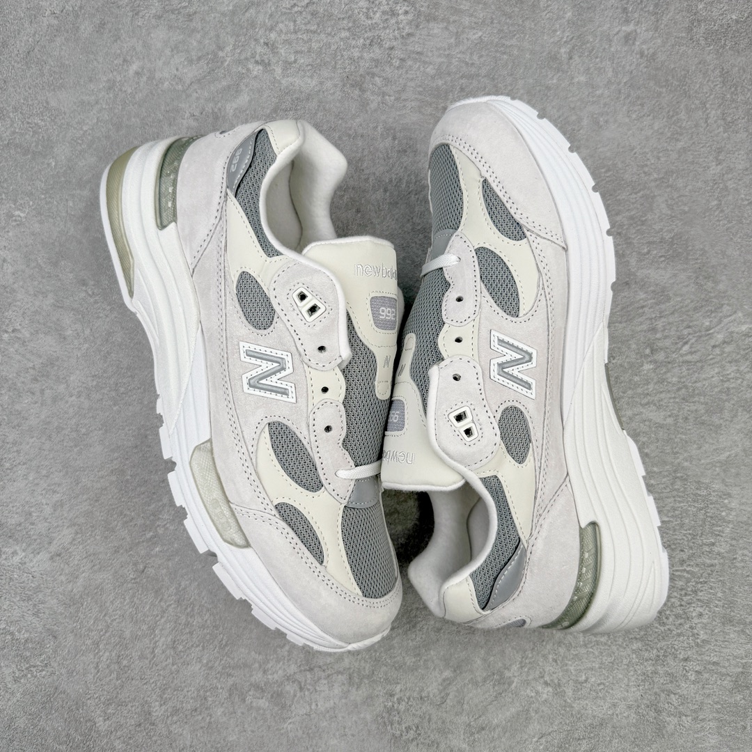 图片[3]-💰240 ＃M纯原 New Balance M992MD 新百伦NB992总统复古慢跑鞋 白灰 正确3M反光细节 原楦原纸版开发 正确6层组合底模精密开发 后跟透明TPU水晶装饰条稳固 沿用了引以为傲的跑鞋手工技艺 采用猪皮绒面并包裹局部透气网面的鞋身设计 菱网鞋舌上刻有New Balance USA 鞋面依旧身着经典的大热之灰 彰显了其高端的品质身份 尺码：36 37 37.5 38 38.5 39 40 40.5 41.5 42 42.5 43 44 45 46.5 编码：by3936010-运动鞋