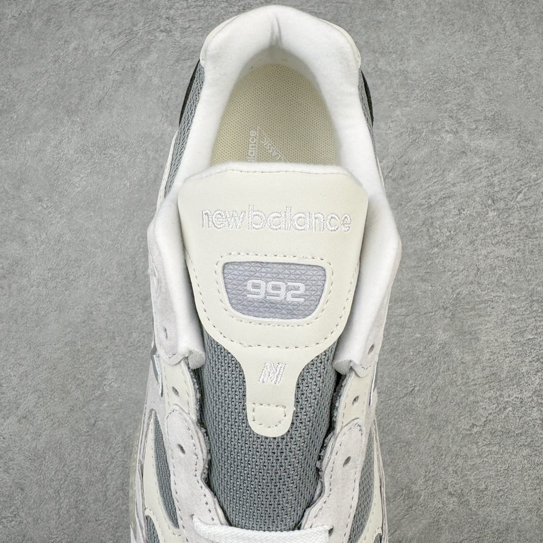 图片[5]-💰240 ＃M纯原 New Balance M992MD 新百伦NB992总统复古慢跑鞋 白灰 正确3M反光细节 原楦原纸版开发 正确6层组合底模精密开发 后跟透明TPU水晶装饰条稳固 沿用了引以为傲的跑鞋手工技艺 采用猪皮绒面并包裹局部透气网面的鞋身设计 菱网鞋舌上刻有New Balance USA 鞋面依旧身着经典的大热之灰 彰显了其高端的品质身份 尺码：36 37 37.5 38 38.5 39 40 40.5 41.5 42 42.5 43 44 45 46.5 编码：by3936010-运动鞋