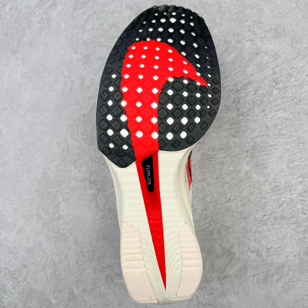 ＃纯原福利‼️
💰150 合作私
NK Zoom VaporFly Next 3% 编织飞线马拉松三代超级休运动跑鞋 泰光zp订单 真碳加持 保留了NK Systeml的突破性产品科技 且在这个基础上搭载了NK Flyknit鞋面 让这双为比赛竞速而打造的战靴更加轻盈、透气突破性的Zoom X泡棉带来NK跑步至今为止最为出色的能量回馈 
Size 详情看库存！

