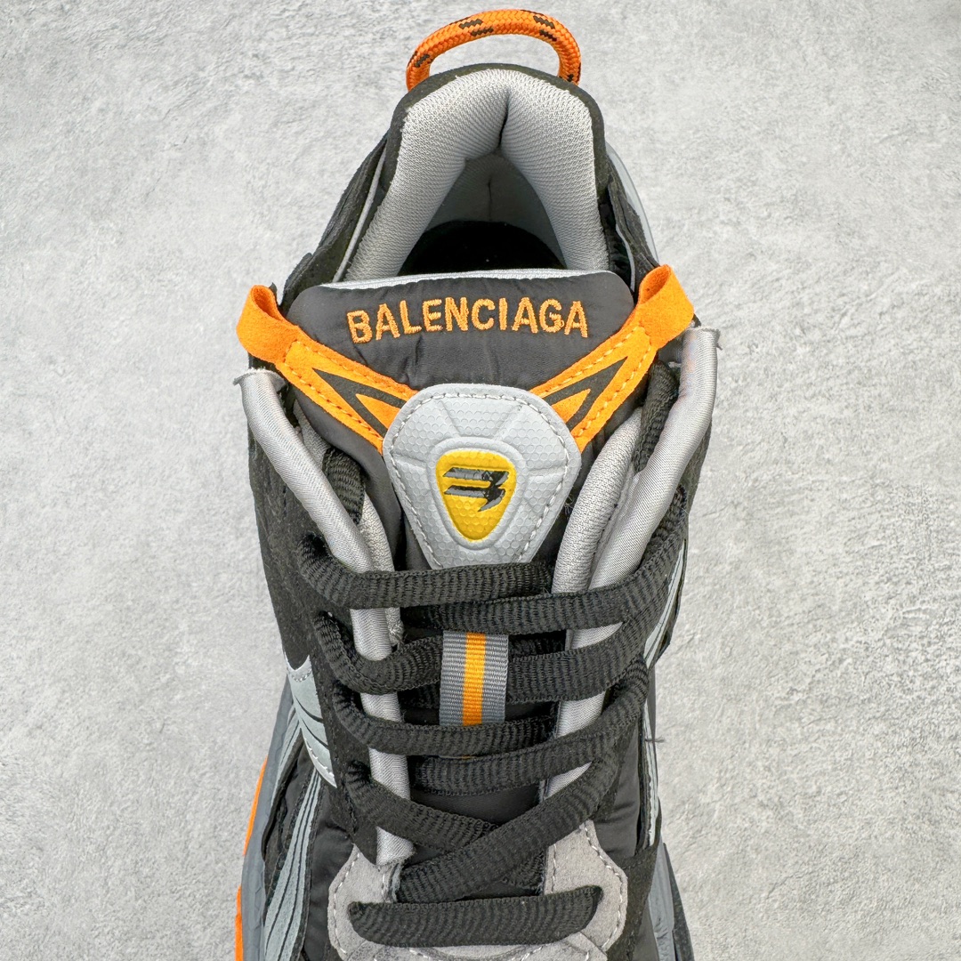 图片[5]-💰460 ＃VG零售版 BALENCIAGA Runner Sneaker 巴黎世家七代慢跑系列低帮复古野跑潮流运动鞋老爹鞋 尼龙和网布材质 磨损效果 鞋头边缘印有尺码 背面浮印尺码 外侧印有跑者徽标 鞋舌刺绣 Balenciaga 品牌标识 鞋跟背面 Balenciaga品牌标识 材质采用65%聚氨酯、35%聚酯纤维 全新 Runner 鞋型轮廓借鉴于 2000 年初的复古线条 搭载大网眼面料制成鞋面基础，由粉色、白色尼龍与橡胶质地覆盖鞋面诠释线条感 当中透过几道手缝线与折损痕更是精准的掌握历经时间淬炼的破旧痕迹 延续其手法至鞋领、鞋跟、鞋带、中底等部分均饰有破损及脏污之貌 尤其是鞋领处与鞋带孔眼条更是采用不规则做旧技术将内容物泡棉随机露出 尺码：35 36 37 38 39 40 41 42 43 44 45 46 编码：by5936030-运动鞋