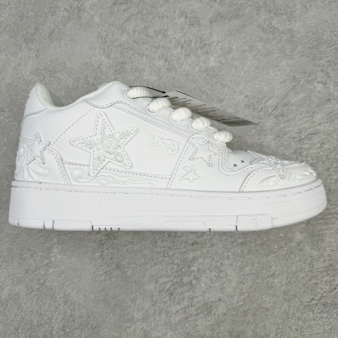 ＃福利特价 KAALIXTO Retro Vintage 星星潮流休闲防滑耐磨低帮板鞋 此款鞋使用牛仔作为主要的鞋面材质 结实耐磨 鞋舌设计特有印花皮牌作为搭配充分凸显牛仔的特性 整体鞋款采用牛仔面料随意角度拼接的呈现方法 打破消费者原有对鞋子的刻板印象 让人耳目一新 织麦标在彰品品牌属性的同时更具牛仔的代表性元素 并采用加厚内里 穿着舒适透气 鞋底做旧氧化 尺码：36 37 38 39 40 41 42 43 44 45-选品中心