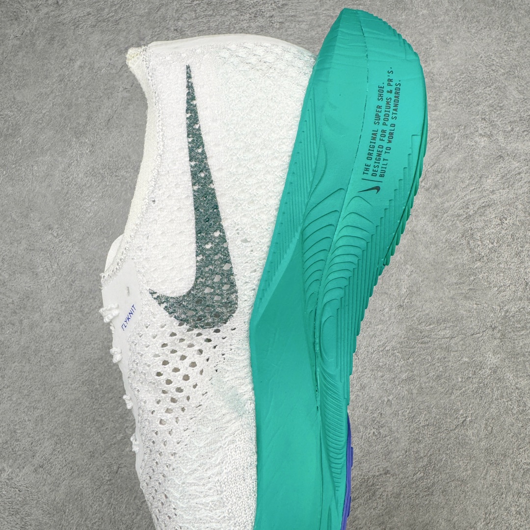 ＃纯原福利‼️
💰150 合作私
NK Zoom VaporFly Next 3% 编织飞线马拉松三代超级休运动跑鞋 泰光zp订单 真碳加持 保留了NK Systeml的突破性产品科技 且在这个基础上搭载了NK Flyknit鞋面 让这双为比赛竞速而打造的战靴更加轻盈、透气突破性的Zoom X泡棉带来NK跑步至今为止最为出色的能量回馈 
Size 详情看库存！
