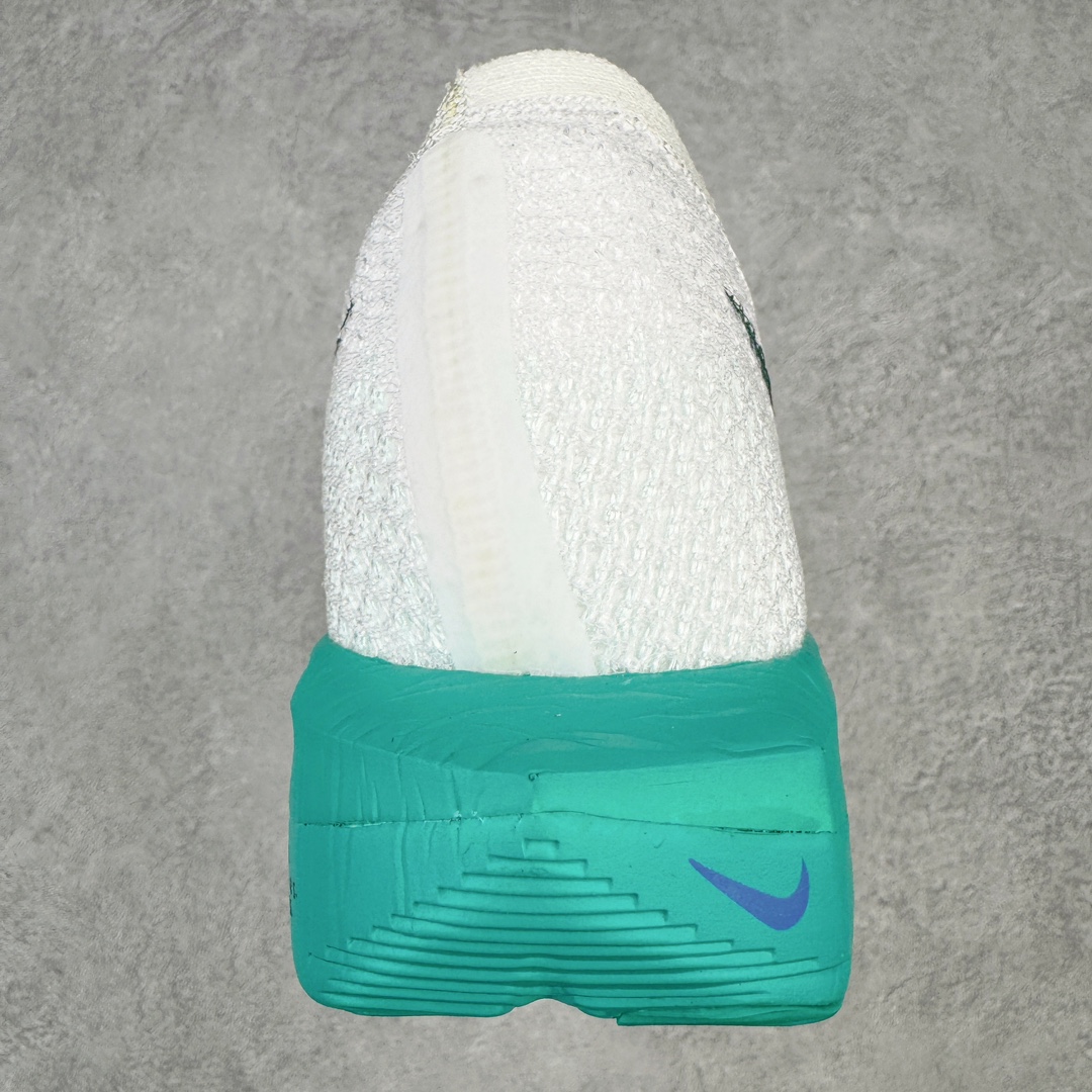 ＃纯原福利‼️
💰150 合作私
NK Zoom VaporFly Next 3% 编织飞线马拉松三代超级休运动跑鞋 泰光zp订单 真碳加持 保留了NK Systeml的突破性产品科技 且在这个基础上搭载了NK Flyknit鞋面 让这双为比赛竞速而打造的战靴更加轻盈、透气突破性的Zoom X泡棉带来NK跑步至今为止最为出色的能量回馈 
Size 详情看库存！
