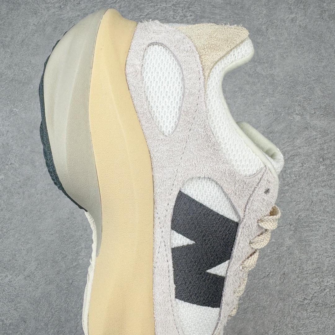 图片[6]-＃总裁 AURALEE x New Balance Warped Runner NB新百伦联名低帮复古老爹风休闲运动慢跑鞋 原楦开发版型 采用环保纤维革拼接透气网眼衬垫织物鞋面材质 T-Beam大底提供足步弓支撑 保持步态稳定后跟搭载外露缓震胶 破坏解构做旧有内味了 以极简主义美学闻名的日本时尚品牌 AURALEE 在巴黎时装周 2024 年春夏时装秀上推出了与 New Balance 的全新合作鞋款 Warped Runner 采用网布和奢华绒面革覆盖层 侧面的同色系「N」标志是对 New Balance 品牌的微妙致敬 同时配有同色系模压 FuelCell 泡沫中底和橡胶外底 此次合作是两个品牌共同致力于简约设计的完美典范 是日常穿着的绝佳选择 尺码：36 37 37.5 38 38.5 39.5 40 40.5 41.5 42 42.5 43 44 44.5 45 46.5-选品中心