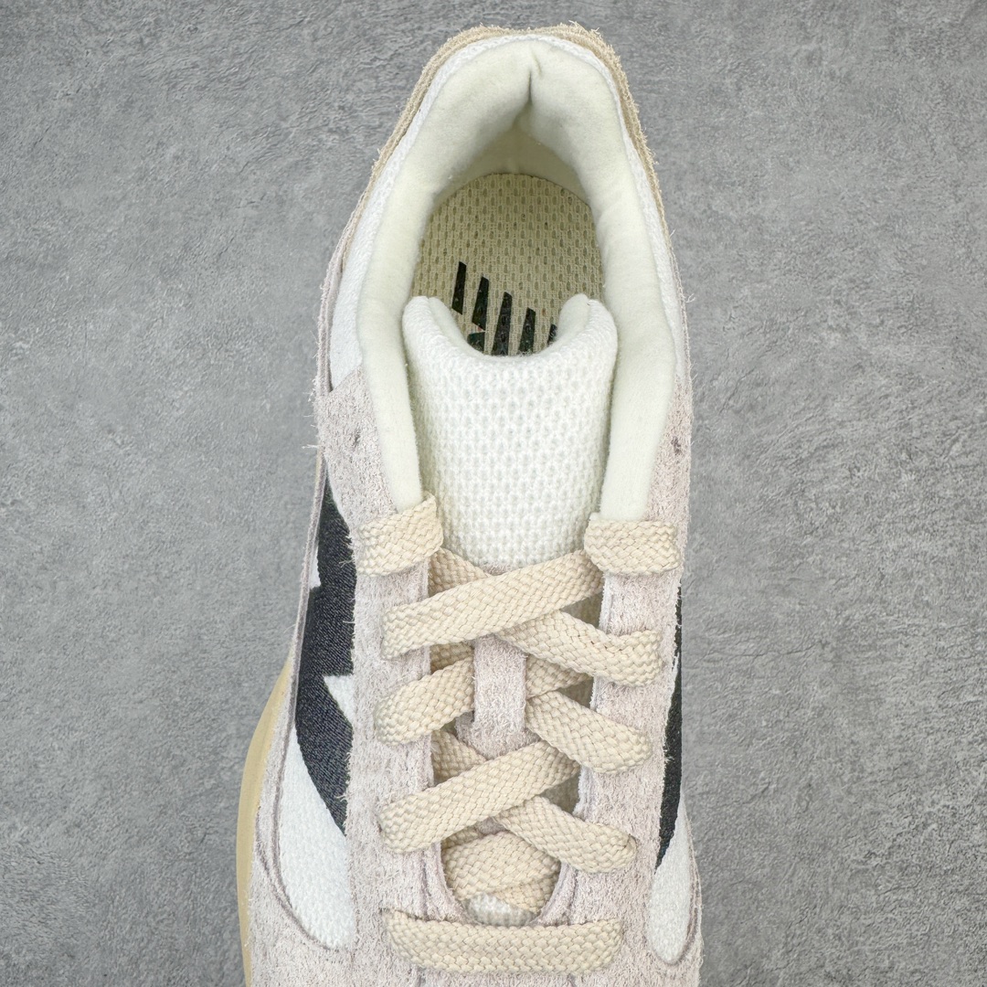 图片[5]-＃总裁 AURALEE x New Balance Warped Runner NB新百伦联名低帮复古老爹风休闲运动慢跑鞋 原楦开发版型 采用环保纤维革拼接透气网眼衬垫织物鞋面材质 T-Beam大底提供足步弓支撑 保持步态稳定后跟搭载外露缓震胶 破坏解构做旧有内味了 以极简主义美学闻名的日本时尚品牌 AURALEE 在巴黎时装周 2024 年春夏时装秀上推出了与 New Balance 的全新合作鞋款 Warped Runner 采用网布和奢华绒面革覆盖层 侧面的同色系「N」标志是对 New Balance 品牌的微妙致敬 同时配有同色系模压 FuelCell 泡沫中底和橡胶外底 此次合作是两个品牌共同致力于简约设计的完美典范 是日常穿着的绝佳选择 尺码：36 37 37.5 38 38.5 39.5 40 40.5 41.5 42 42.5 43 44 44.5 45 46.5-选品中心