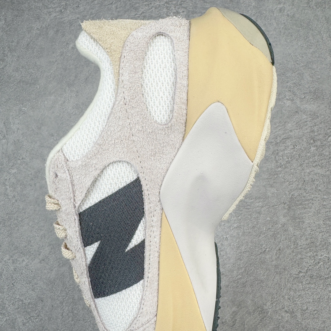图片[7]-＃总裁 AURALEE x New Balance Warped Runner NB新百伦联名低帮复古老爹风休闲运动慢跑鞋 原楦开发版型 采用环保纤维革拼接透气网眼衬垫织物鞋面材质 T-Beam大底提供足步弓支撑 保持步态稳定后跟搭载外露缓震胶 破坏解构做旧有内味了 以极简主义美学闻名的日本时尚品牌 AURALEE 在巴黎时装周 2024 年春夏时装秀上推出了与 New Balance 的全新合作鞋款 Warped Runner 采用网布和奢华绒面革覆盖层 侧面的同色系「N」标志是对 New Balance 品牌的微妙致敬 同时配有同色系模压 FuelCell 泡沫中底和橡胶外底 此次合作是两个品牌共同致力于简约设计的完美典范 是日常穿着的绝佳选择 尺码：36 37 37.5 38 38.5 39.5 40 40.5 41.5 42 42.5 43 44 44.5 45 46.5-选品中心