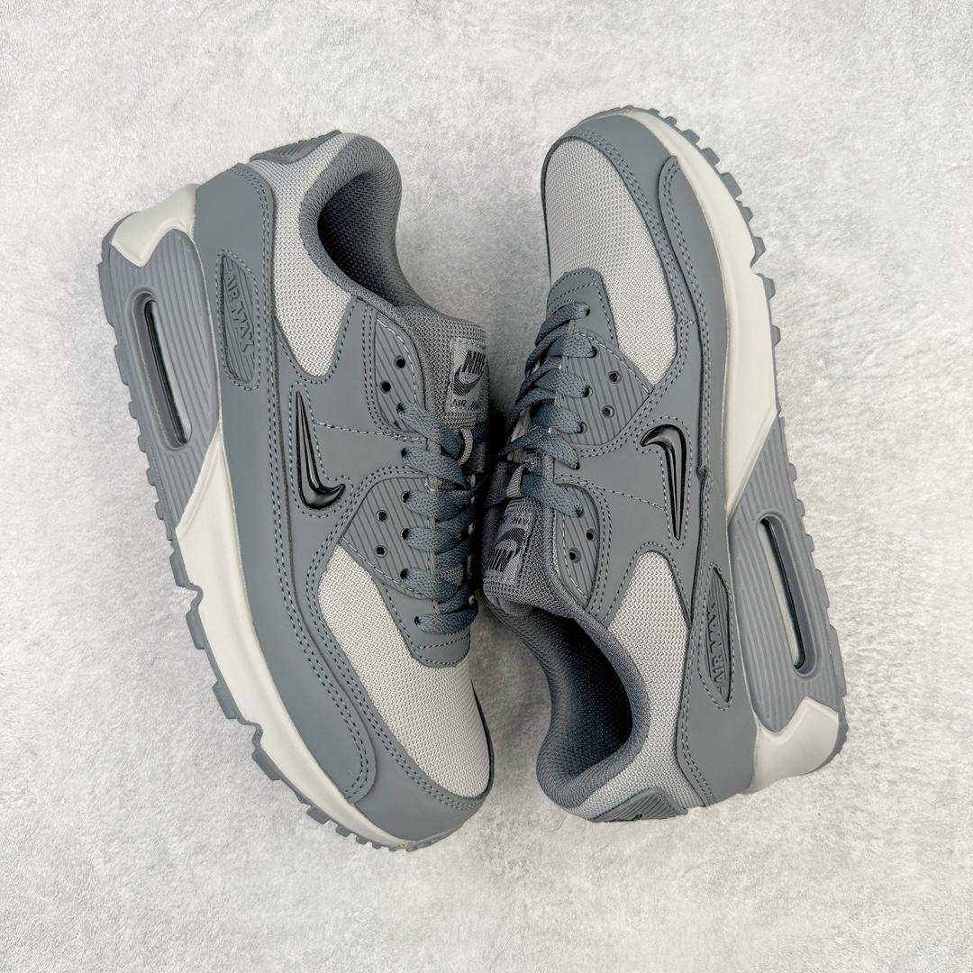 图片[3]-＃MX版 NK Air MAX 90 气垫复古减震跑步鞋 DX2656-002 经典重温 独家陆续补货 外单专供大厂出品 品质稳定 一百余色 终端操作 Air Max 90于1990年推出 来自Air Max系列 在Air Max 1的基础上改进而得 增加了气垫面积 外型上也更为流线 最特別的就是加入了菱纹塑胶嵌板 为Air Max 90增添了许多潮流气息 皮革鞋面 造就出色耐穿性和支撑力 Max Air缓震配置搭配泡棉中底 令Air Max 90轻盈而舒适 华夫格橡胶外底 铸就Air Max 90非凡的抓地力 而Air Max 90不仅是一双跑鞋 它成功跨越了时间的演进 成为了球鞋文化与潮流圈中最熟为人知的鞋款之一 尺码：36 36.5 37.5 38 38.5 39 40 40.5 41 42 42.5 43 44 44.5 45-选品中心