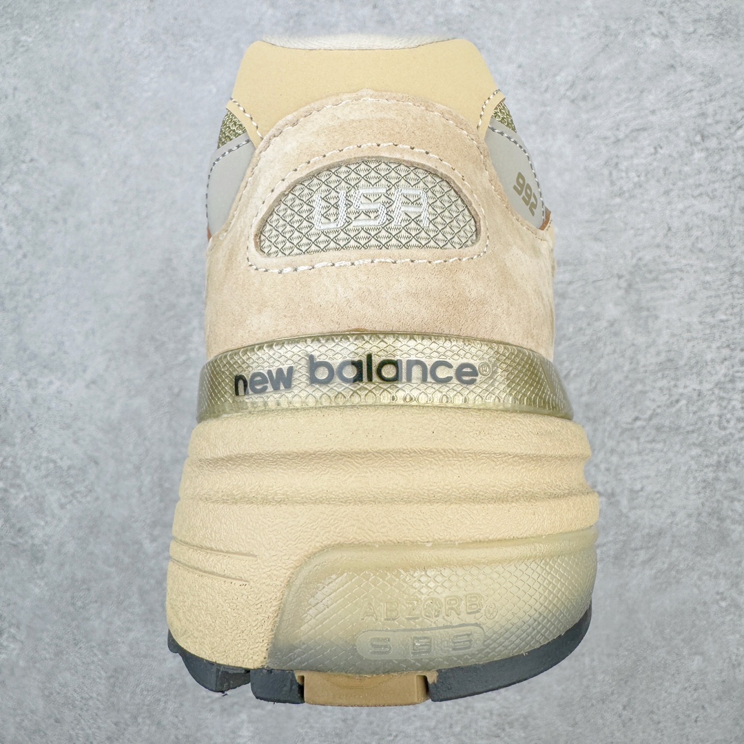 图片[8]-💰240 ＃M纯原 New Balance M992TN 新百伦NB992总统复古慢跑鞋 卡其色 正确3M反光细节 原楦原纸版开发 正确6层组合底模精密开发 后跟透明TPU水晶装饰条稳固 沿用了引以为傲的跑鞋手工技艺 采用猪皮绒面并包裹局部透气网面的鞋身设计 菱网鞋舌上刻有New Balance USA 鞋面依旧身着经典的大热之灰 彰显了其高端的品质身份 尺码：36 37 37.5 38 38.5 39 40 40.5 41.5 42 42.5 43 44 45 46.5 编码：by3936010-运动鞋