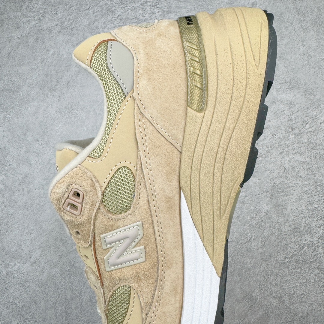 图片[7]-💰240 ＃M纯原 New Balance M992TN 新百伦NB992总统复古慢跑鞋 卡其色 正确3M反光细节 原楦原纸版开发 正确6层组合底模精密开发 后跟透明TPU水晶装饰条稳固 沿用了引以为傲的跑鞋手工技艺 采用猪皮绒面并包裹局部透气网面的鞋身设计 菱网鞋舌上刻有New Balance USA 鞋面依旧身着经典的大热之灰 彰显了其高端的品质身份 尺码：36 37 37.5 38 38.5 39 40 40.5 41.5 42 42.5 43 44 45 46.5 编码：by3936010-运动鞋