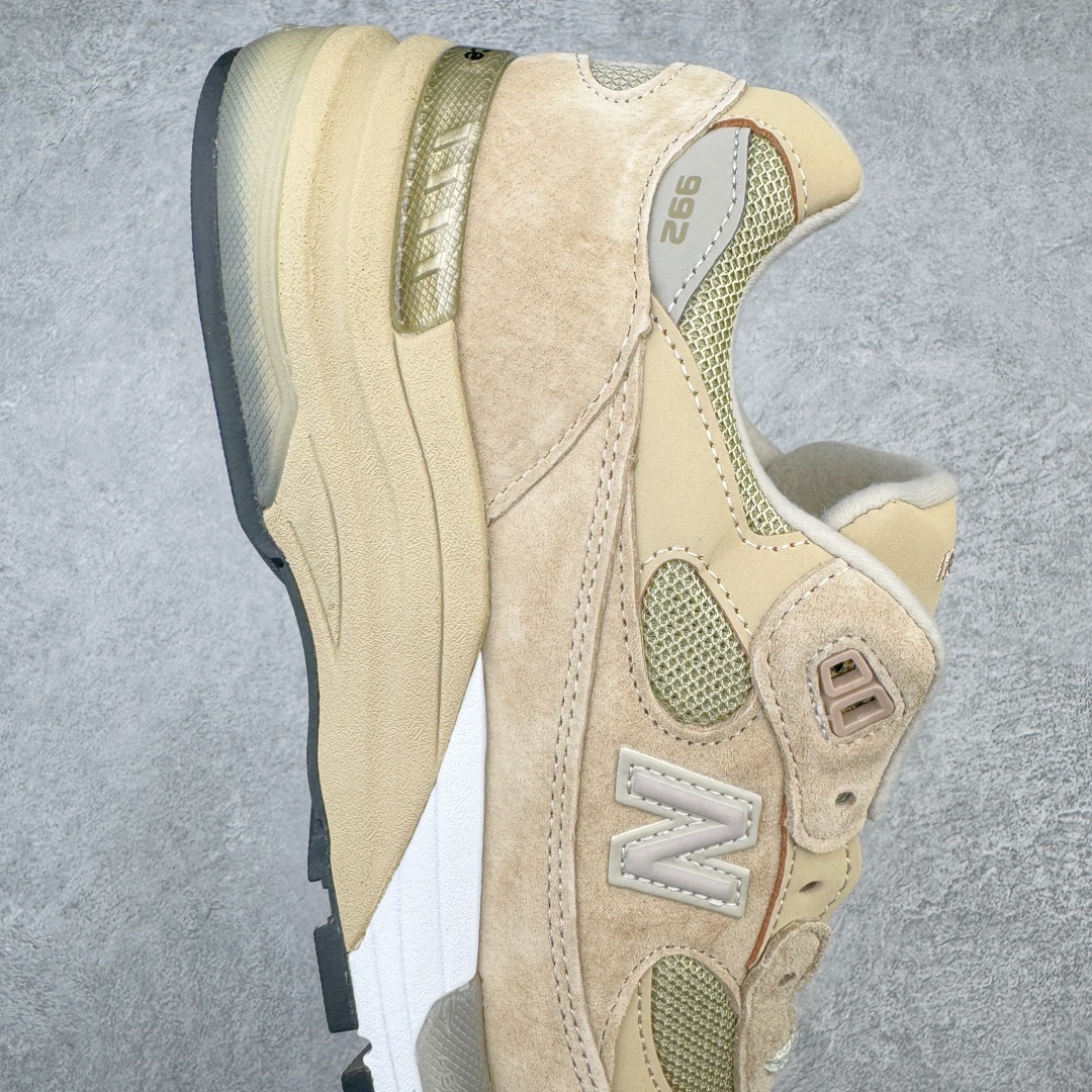 图片[6]-💰240 ＃M纯原 New Balance M992TN 新百伦NB992总统复古慢跑鞋 卡其色 正确3M反光细节 原楦原纸版开发 正确6层组合底模精密开发 后跟透明TPU水晶装饰条稳固 沿用了引以为傲的跑鞋手工技艺 采用猪皮绒面并包裹局部透气网面的鞋身设计 菱网鞋舌上刻有New Balance USA 鞋面依旧身着经典的大热之灰 彰显了其高端的品质身份 尺码：36 37 37.5 38 38.5 39 40 40.5 41.5 42 42.5 43 44 45 46.5 编码：by3936010-运动鞋