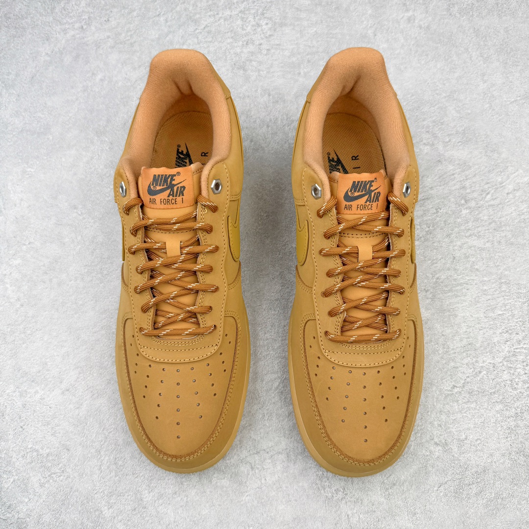 图片[2]-零售💰240 ＃G版纯原 NK Air Force 1 Low 07 LV8 \”Wheat Flax\” 空军一号低帮 小麦色 CJ9179-200 同步官方2022全新版本 全新翻盖原盒配件 不规则波浪大底咬花 全鞋电脑针车 工整有序 视觉效果满分 原厂拉帮手法 标准四线 密度针距针孔大小控制到位 原装反口里网布海绵 正确卡色网眼大小 新版鞋撑改用纸团代替 原厂港宝加持完美还原灵魂版型 原盒原配从里到外百分百还原 原厂全头层原厂皮料 原标原盒 内置Sole气垫 中底白色背胶 中底划线 已经无限的接近公司 原厂楦头 原厂刺绣 后跟弧度修正 独家私模最大开发到48.5 尺码：35.5 36 36.5 37.5 38 38.5 39 40 40.5 41 42 42.5 43 44 44.5 45 46 47.5 48.5 编码：by2936040-运动鞋